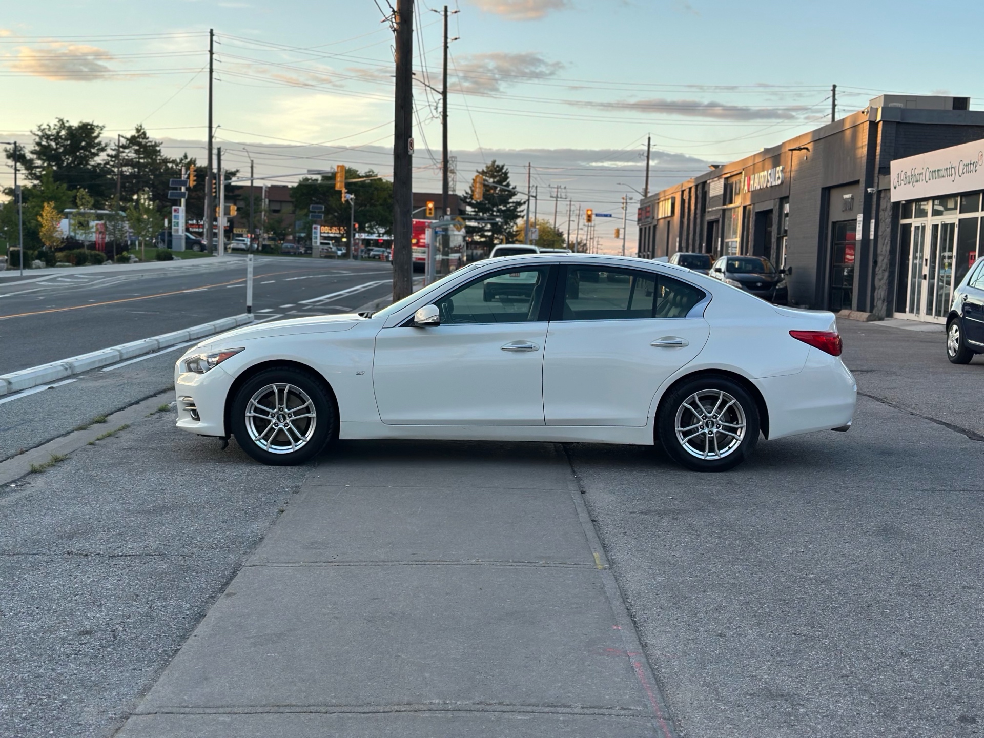 /autocainc/2014-Infiniti-Q50-749774604051924.jpg
