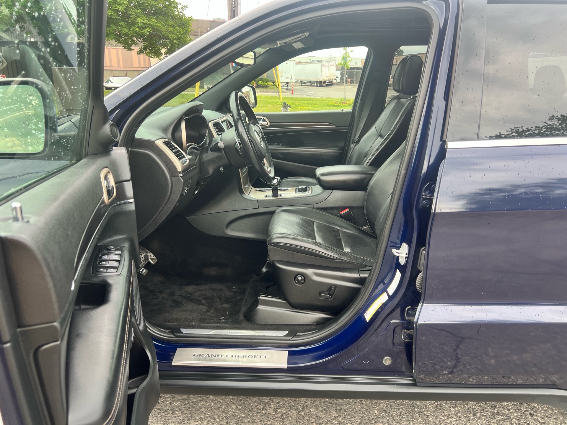 /autocainc/2014-Jeep-GrandCherokee-09993033826477915.jpg
