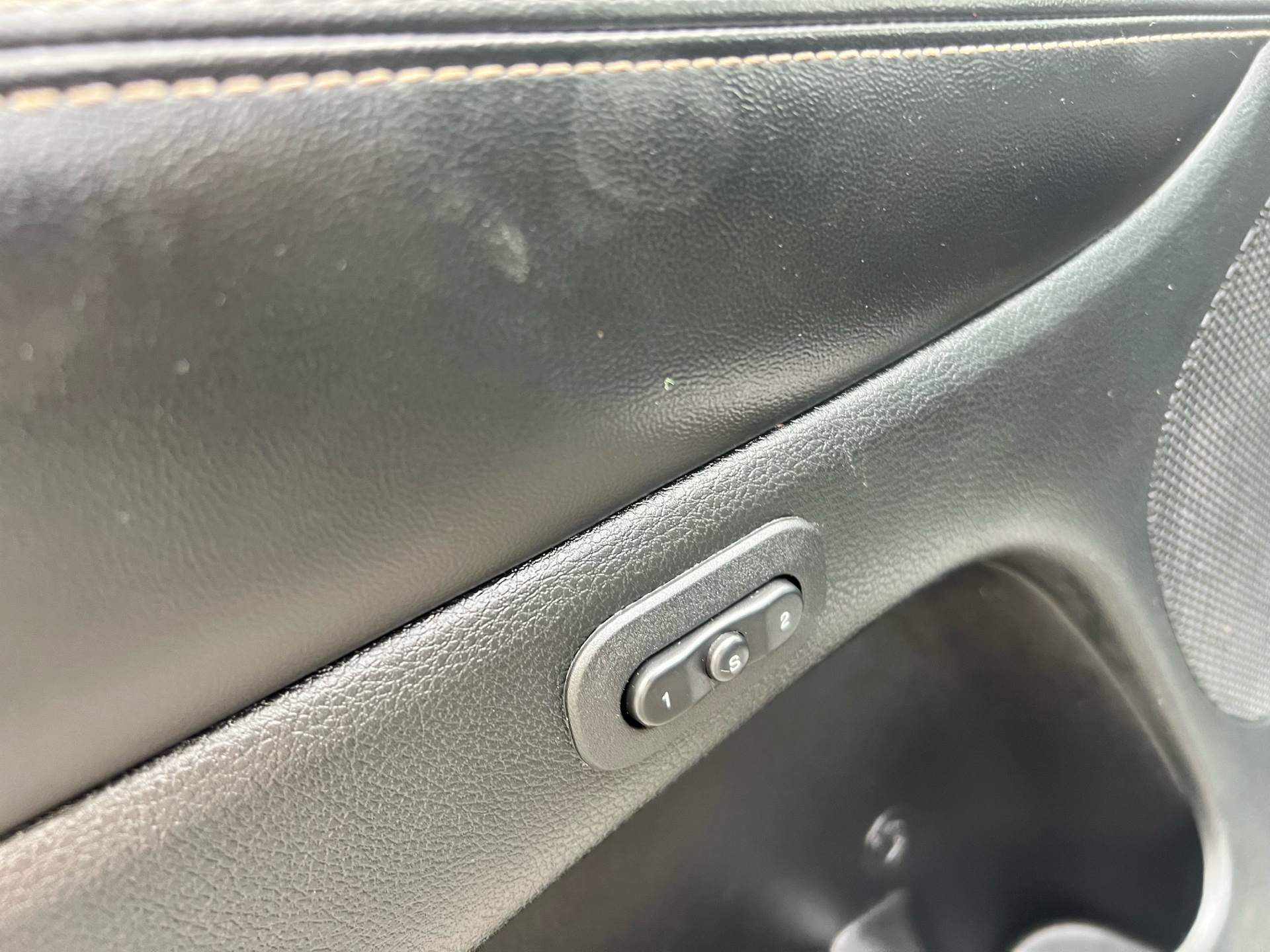 /autocainc/2014-Jeep-GrandCherokee-21300469649175402.jpg