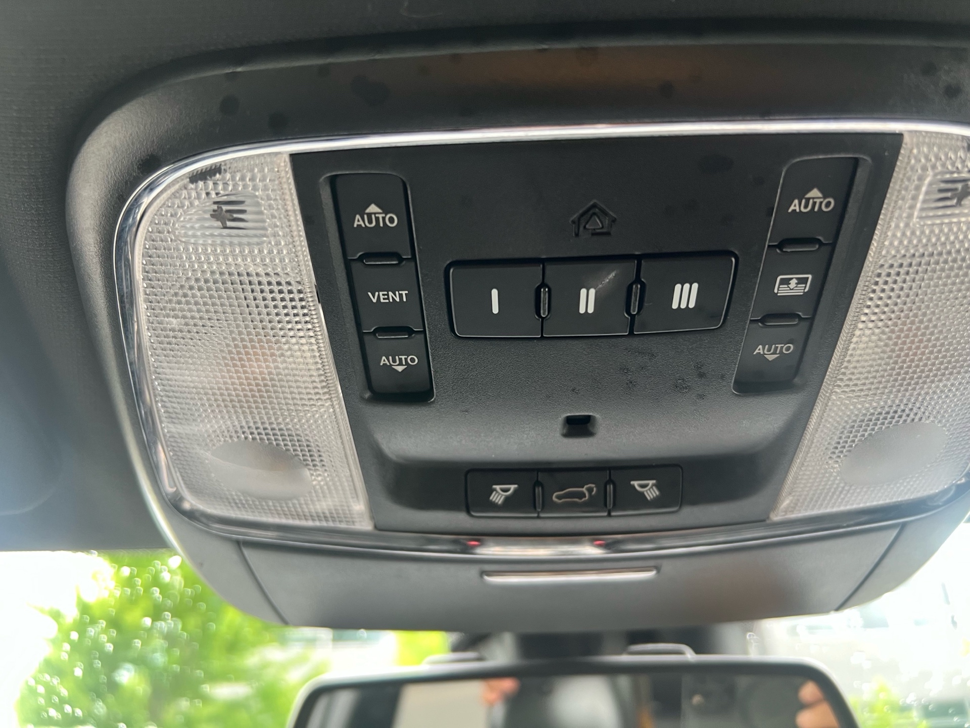/autocainc/2014-Jeep-GrandCherokee-47364788336380137.jpg