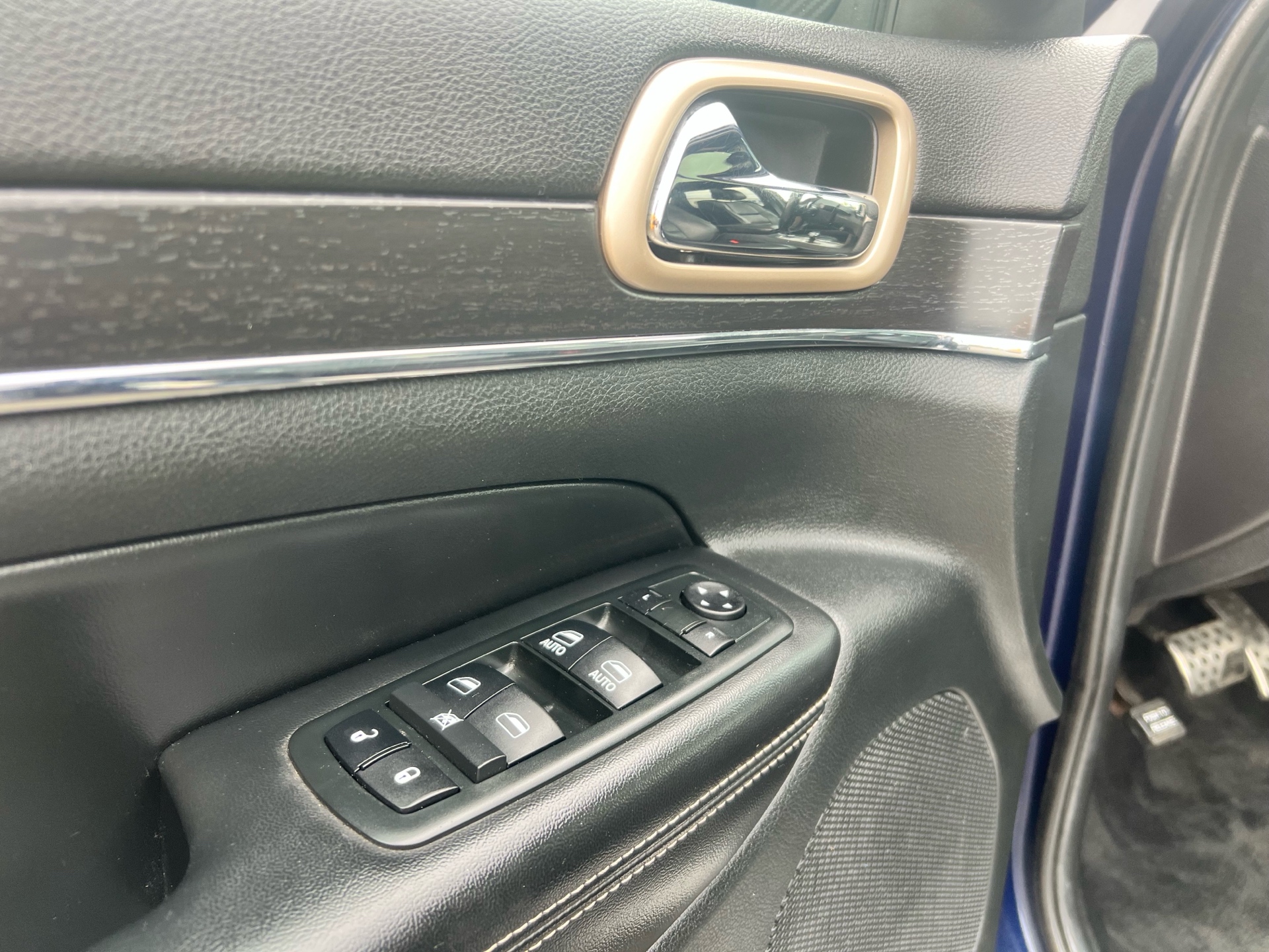 /autocainc/2014-Jeep-GrandCherokee-8446937662430689.jpg