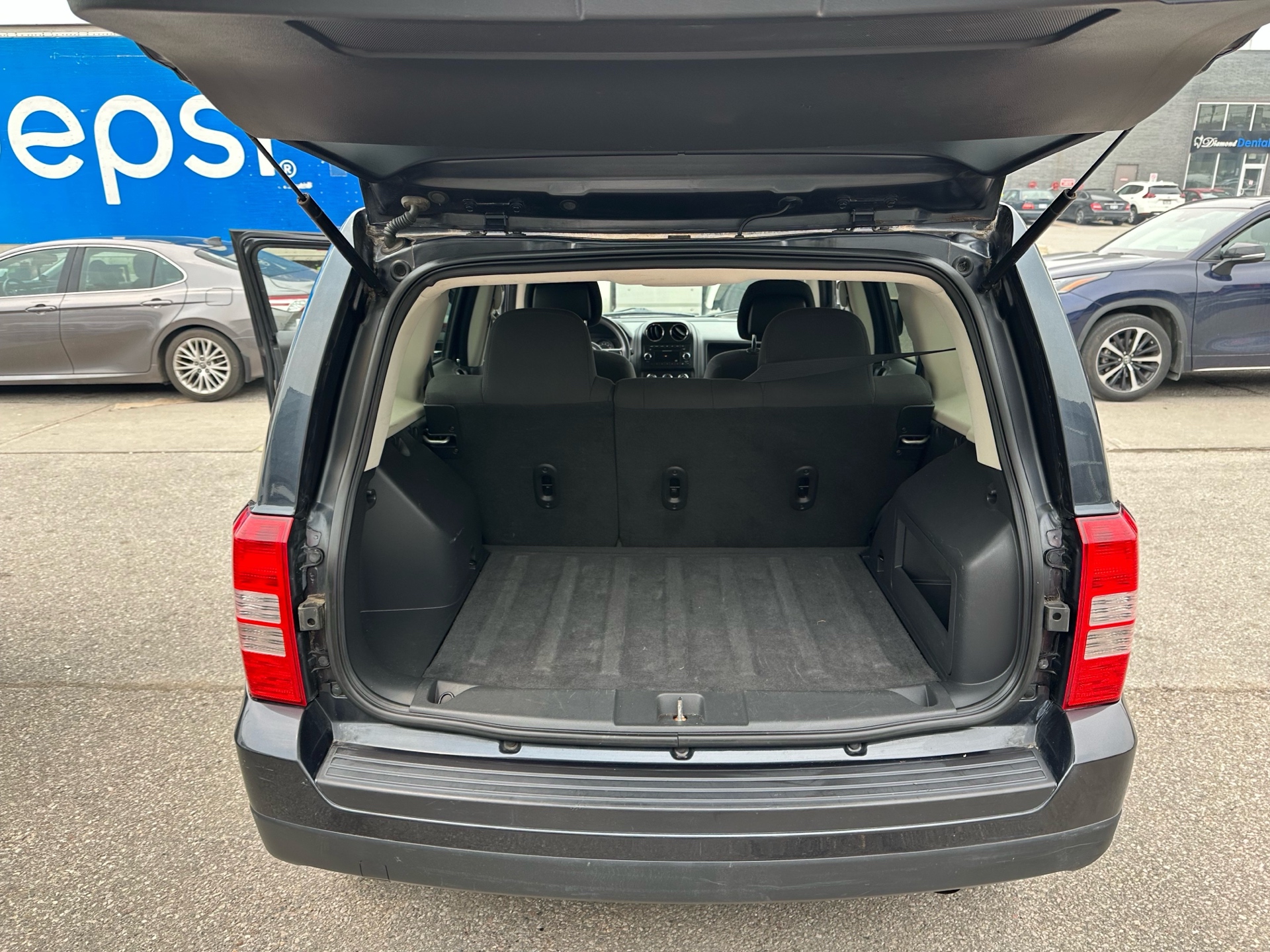 /autocainc/2014-Jeep-Patriot-48901984107154006.jpg