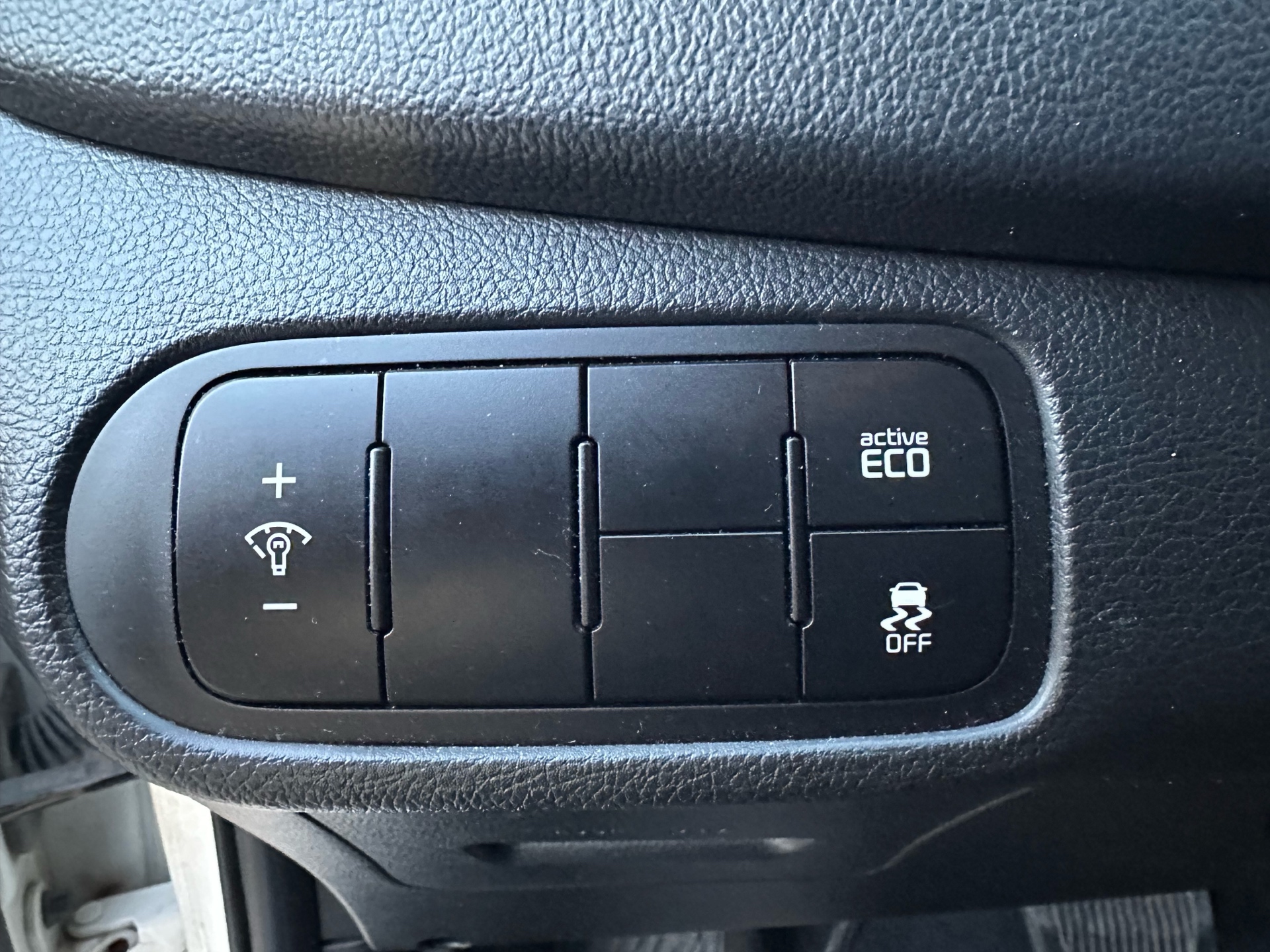 /autocainc/2014-Kia-Rondo-6918353849399175.jpg