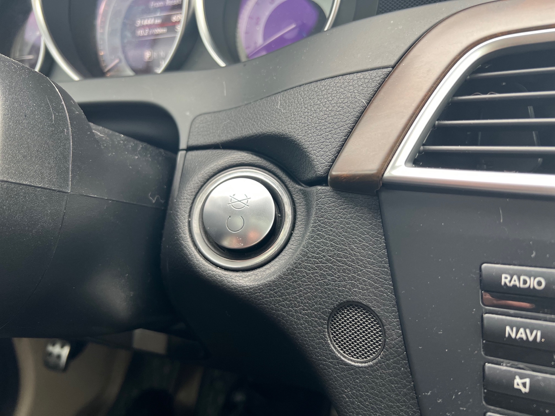 /autocainc/2014-Mercedes-Benz-C-Class-9794445809798236.jpg