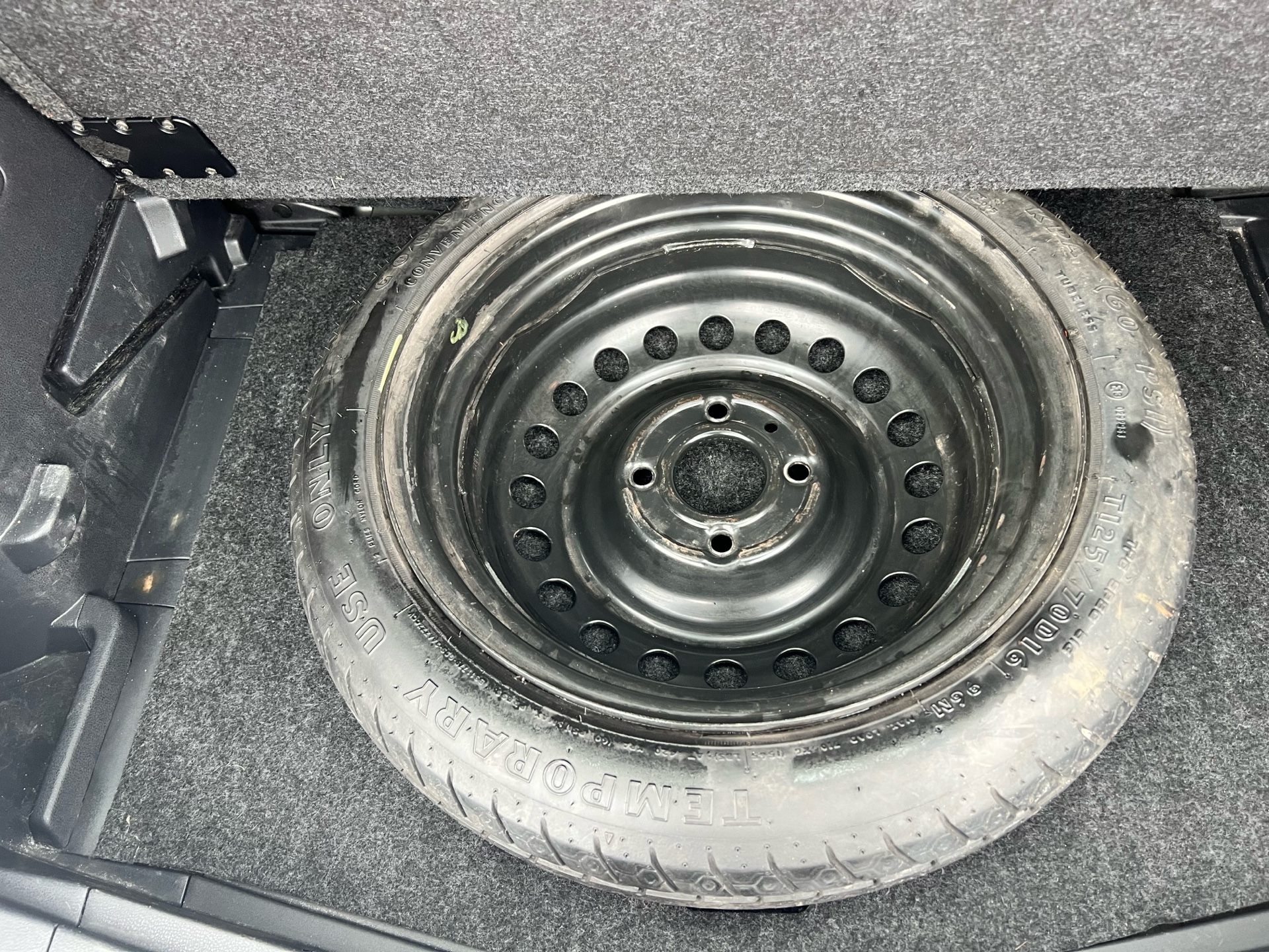 /autocainc/2014-Nissan-VersaNote-46866031122346685.jpg