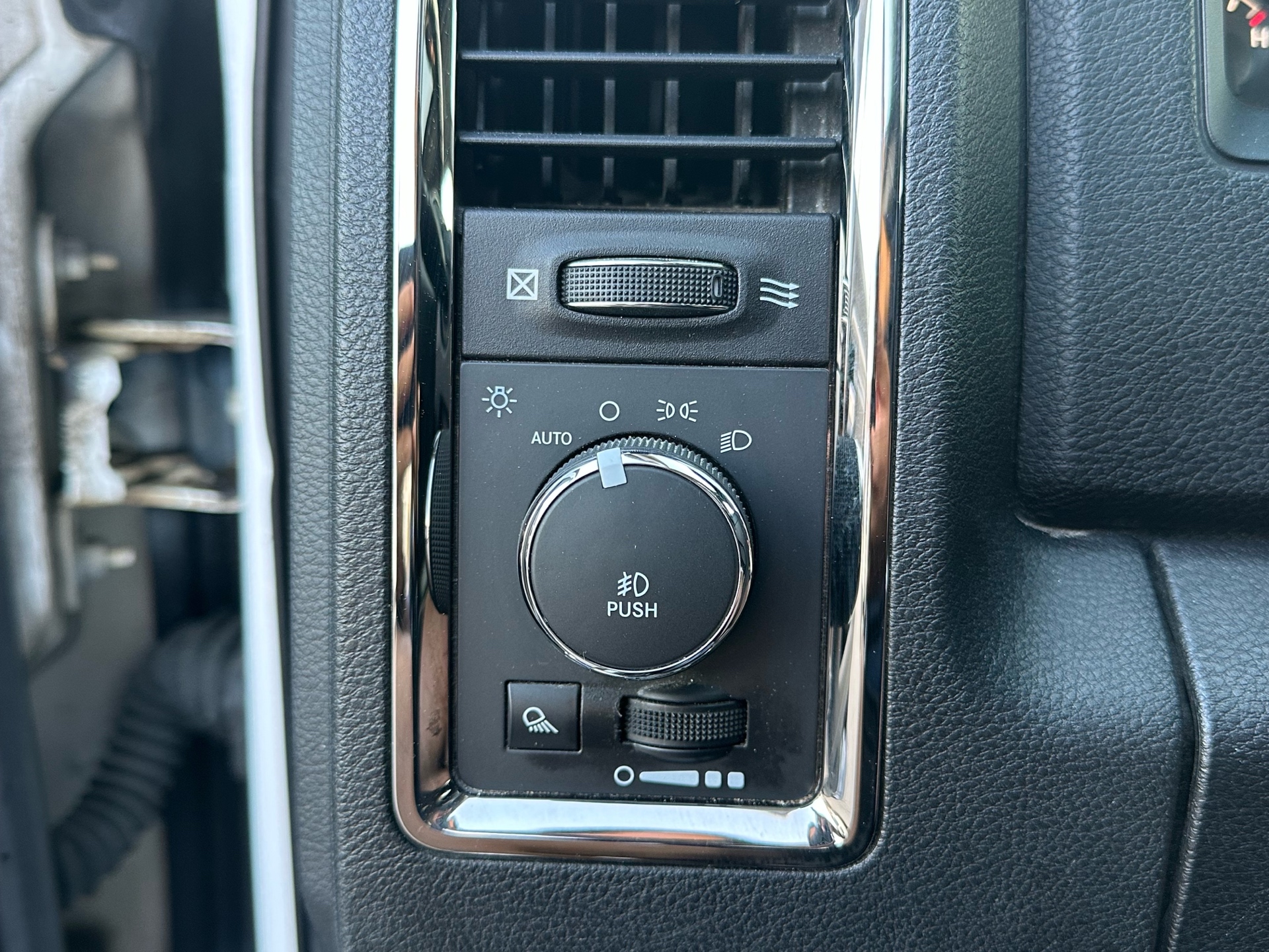 /autocainc/2014-Ram-1500-9491009535929822.jpg