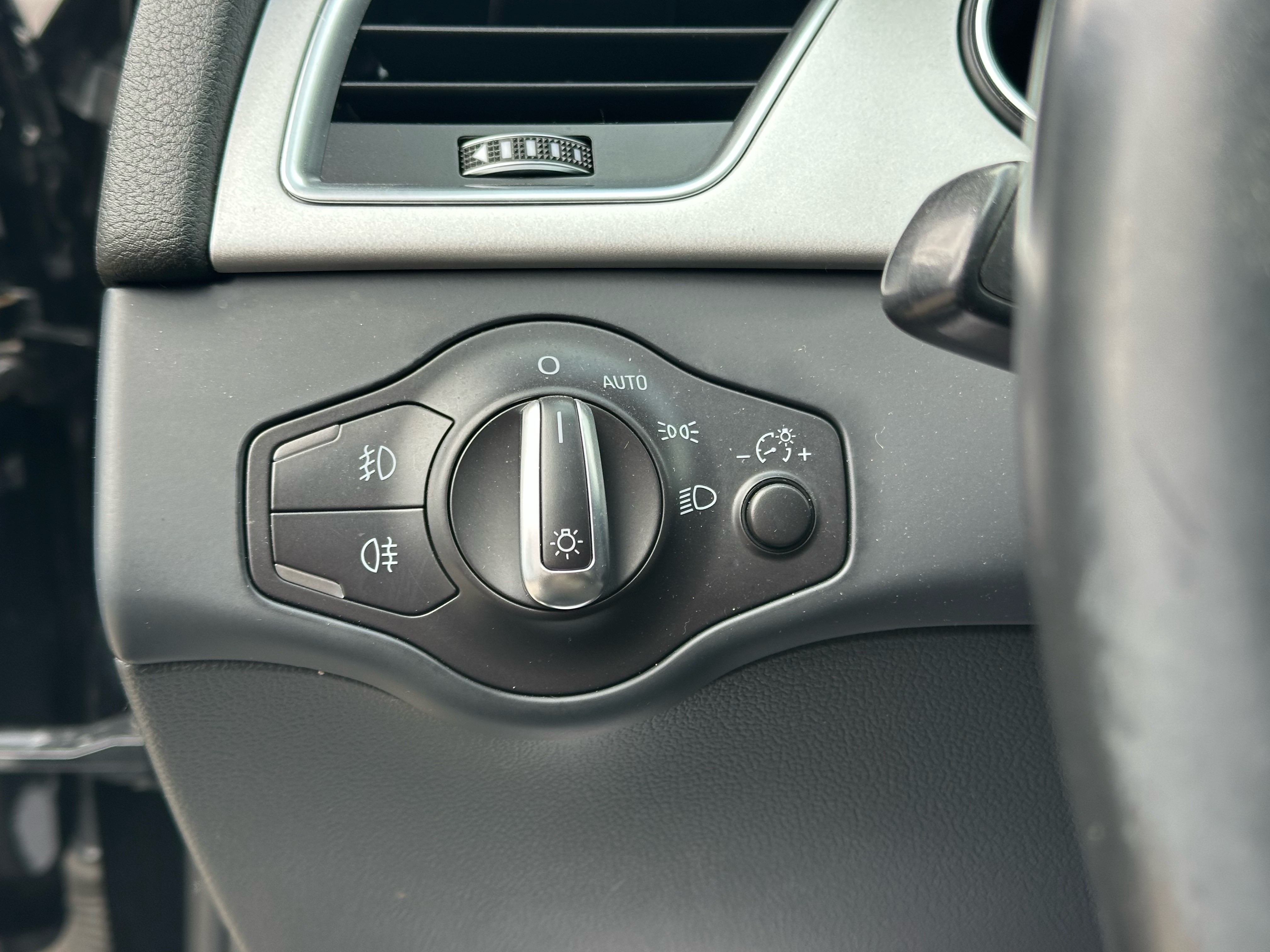 /autocainc/2015-Audi-A4-6216581469179105.jpg