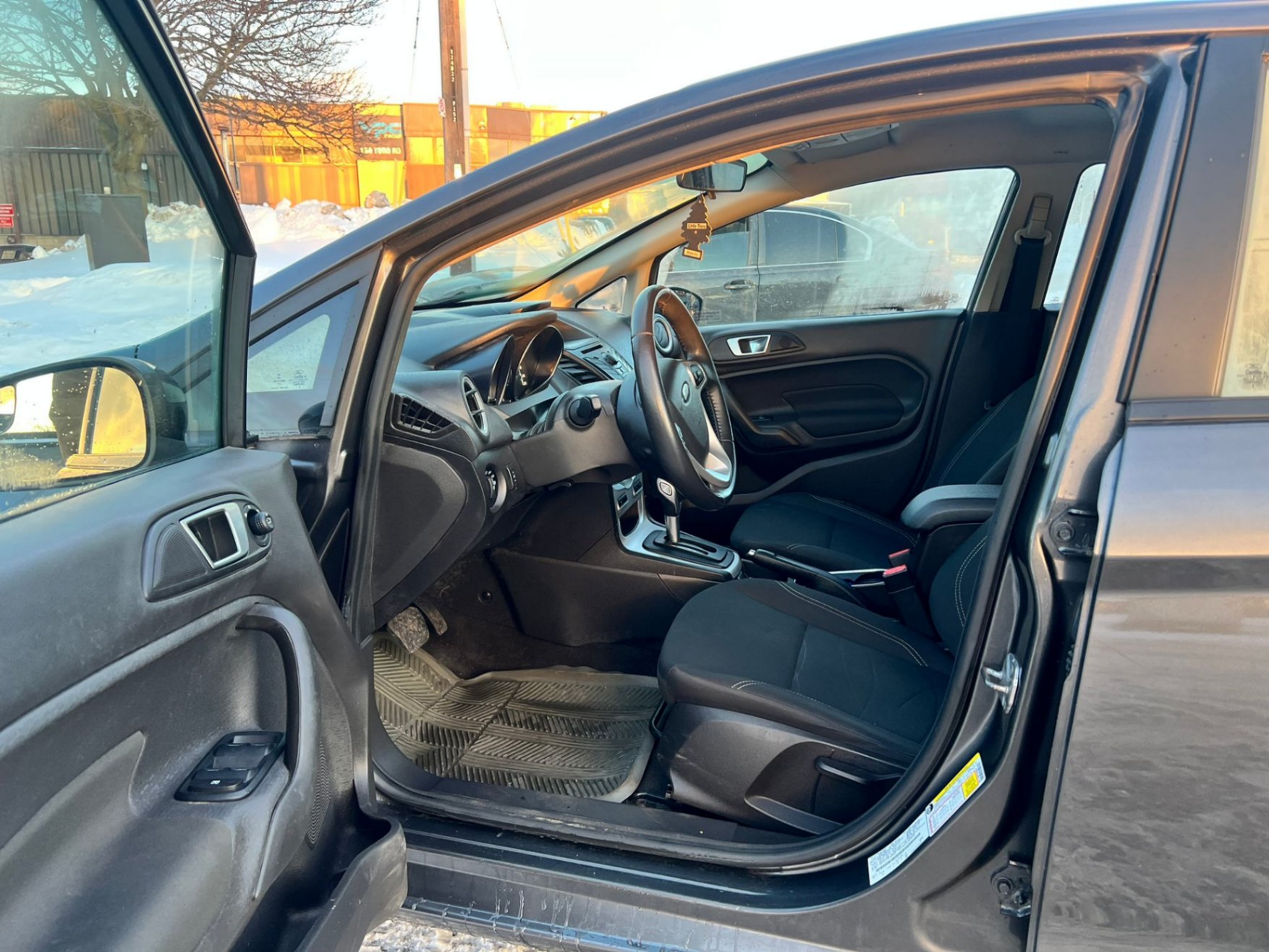 /autocainc/2015-Ford-Fiesta-521344303456877.jpg