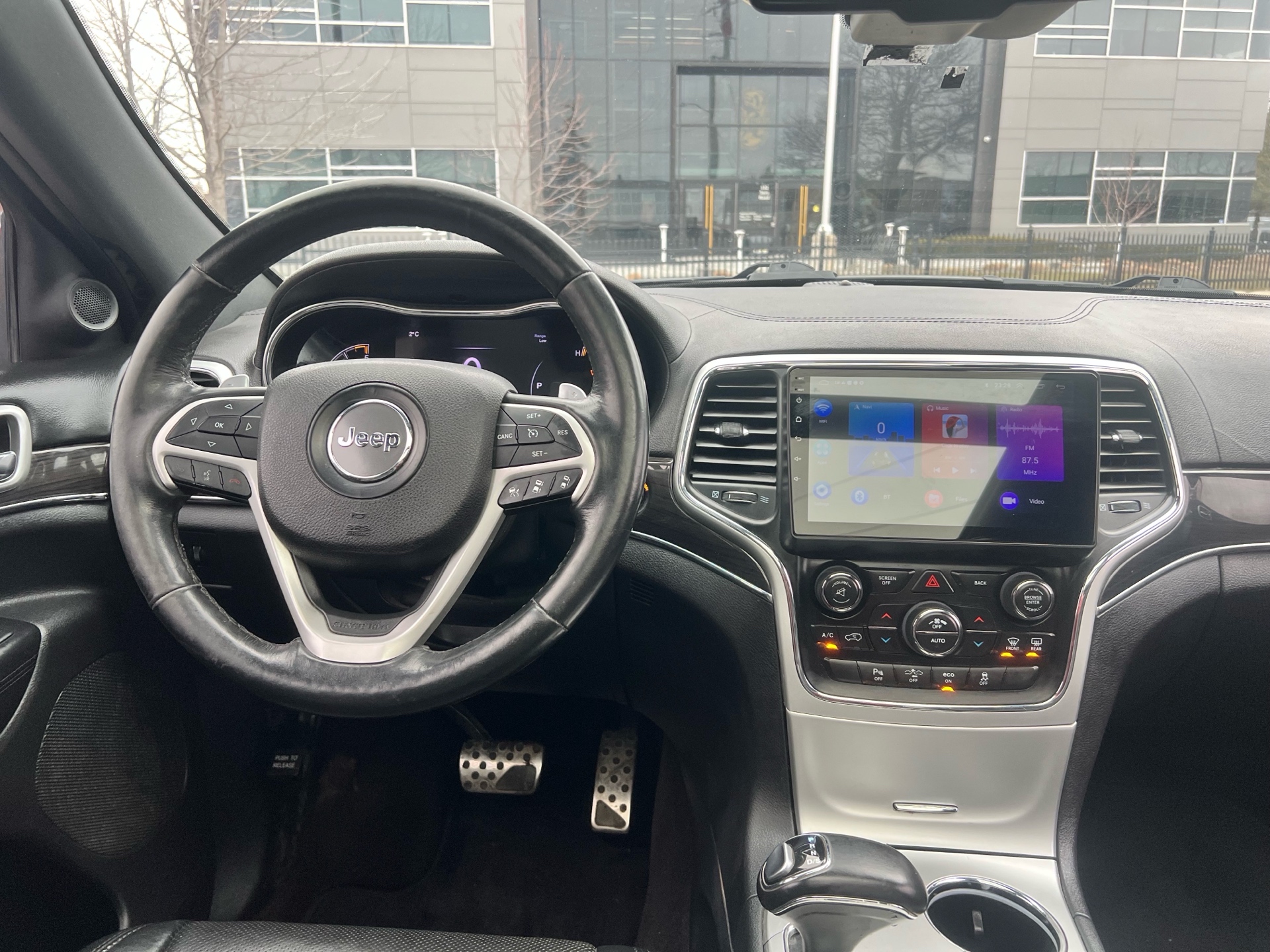 /autocainc/2015-Jeep-GrandCherokee-044541061345192645.jpg