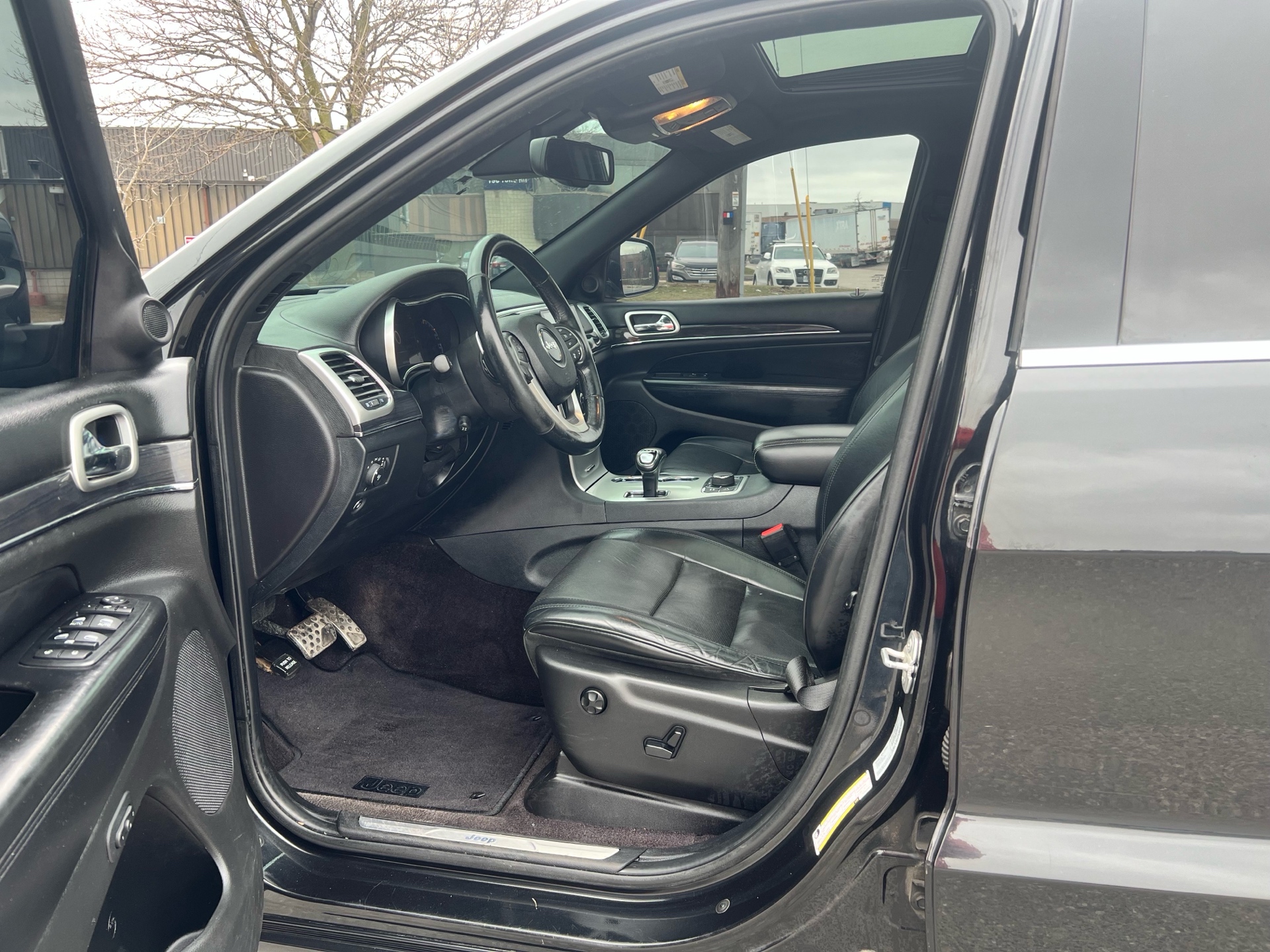 /autocainc/2015-Jeep-GrandCherokee-48854264617503484.jpg