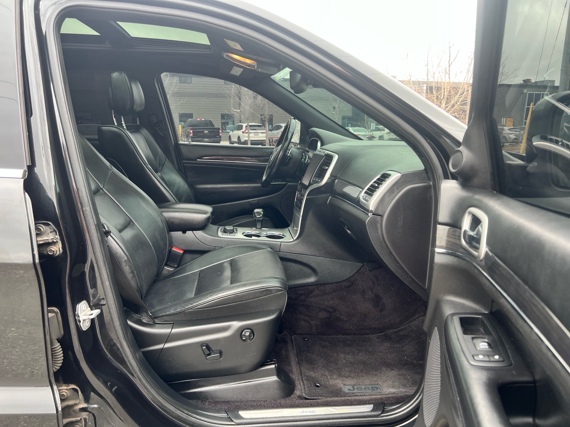/autocainc/2015-Jeep-GrandCherokee-6202668172694801.jpg