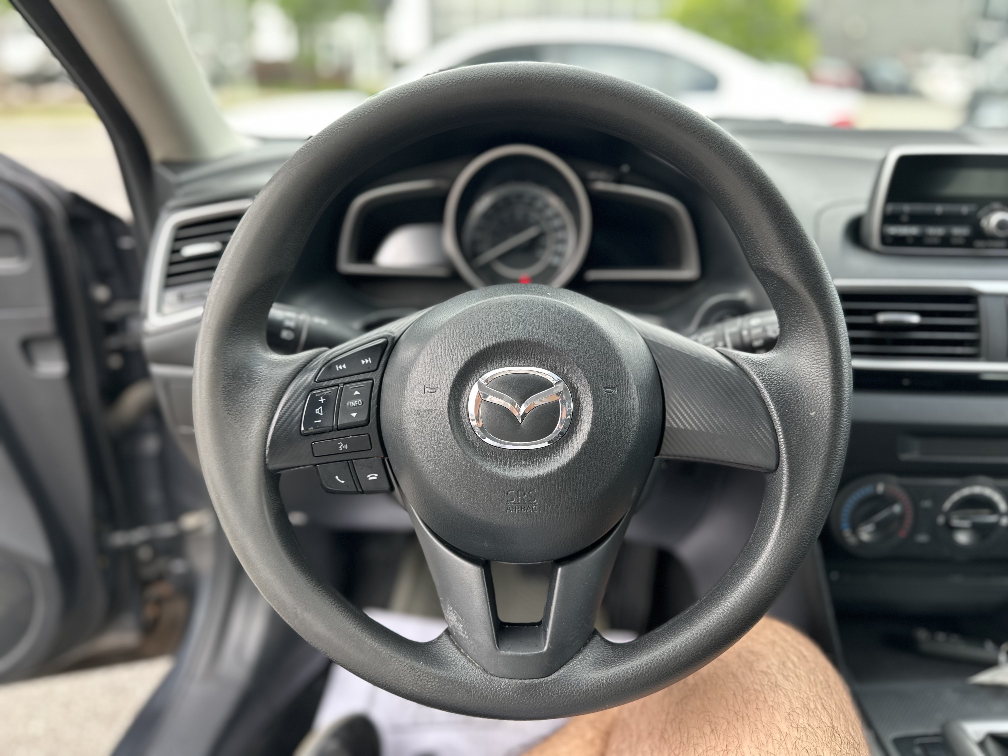 /autocainc/2015-Mazda-Mazda3-021379403763132743.jpg