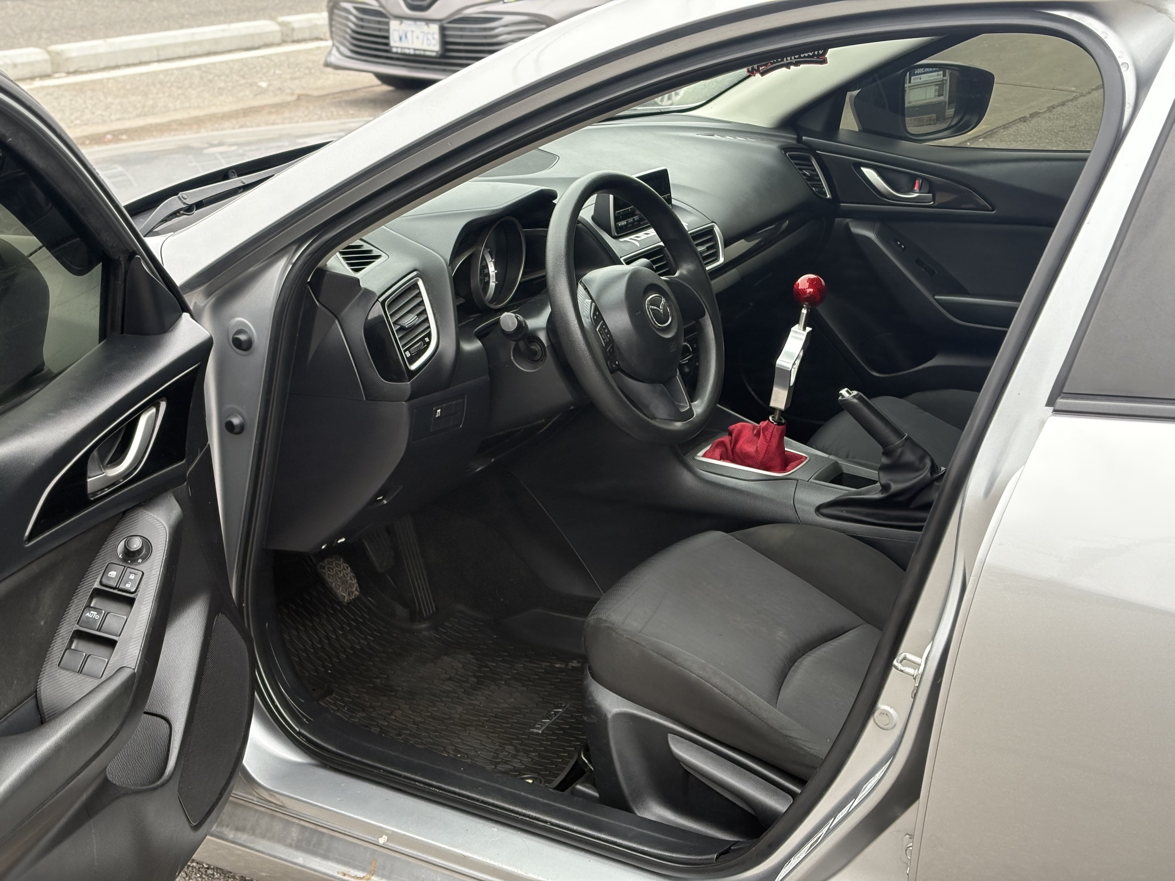 /autocainc/2015-Mazda-Mazda3-04597145338471553.jpg