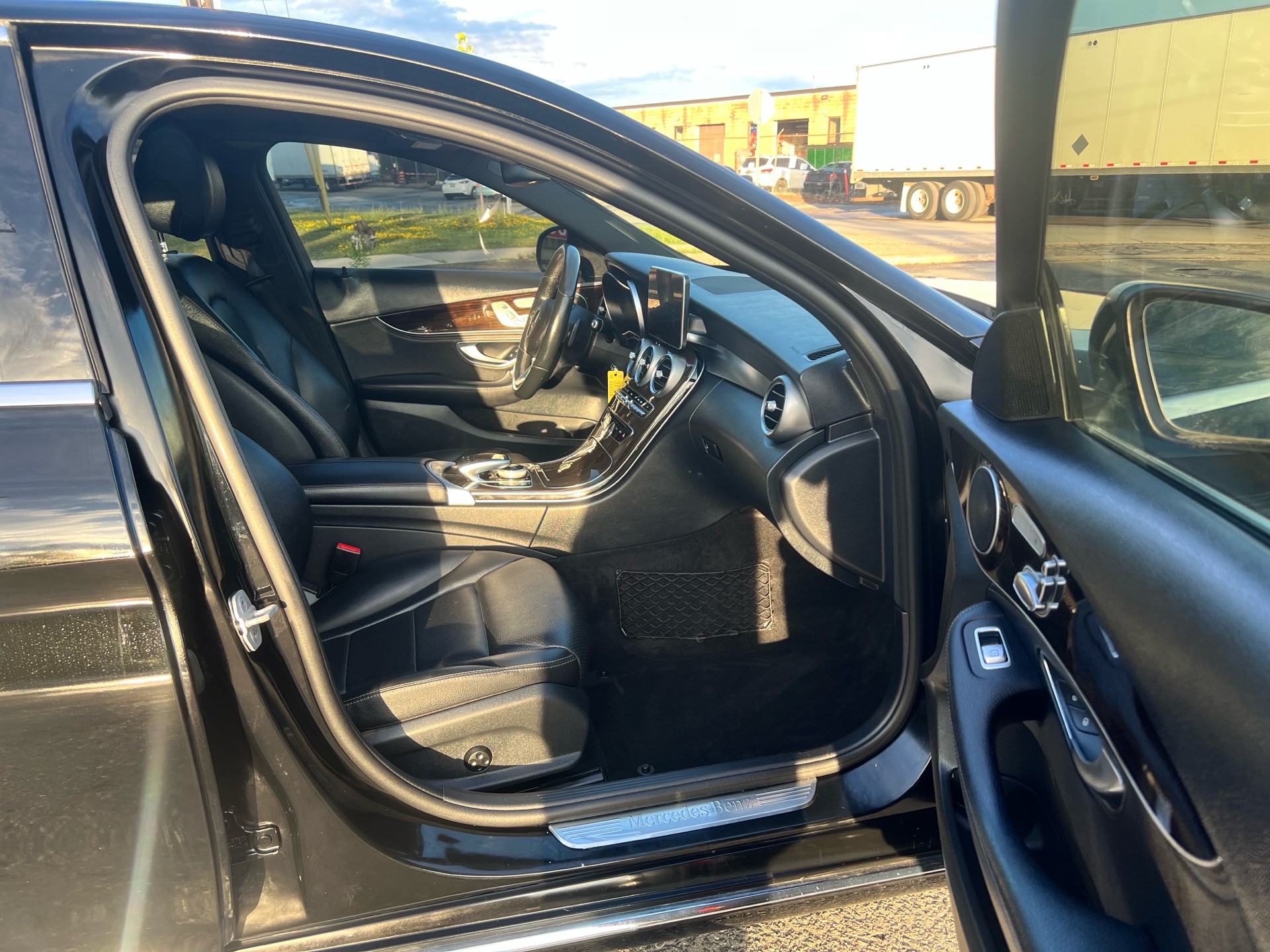 /autocainc/2015-Mercedes-Benz-C-Class-6601060937969216.jpg