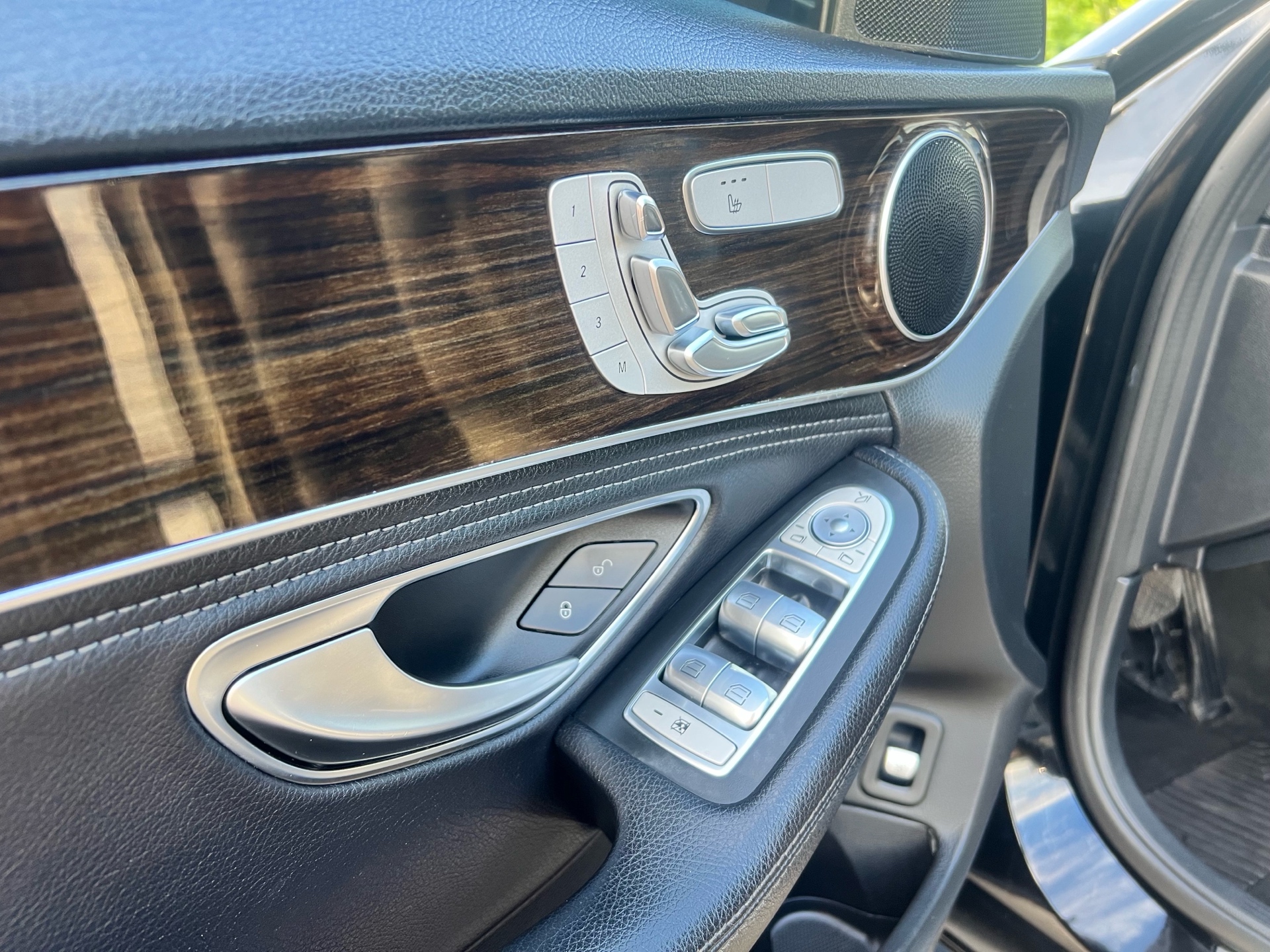 /autocainc/2015-Mercedes-Benz-C-Class-8045150616374532.jpg
