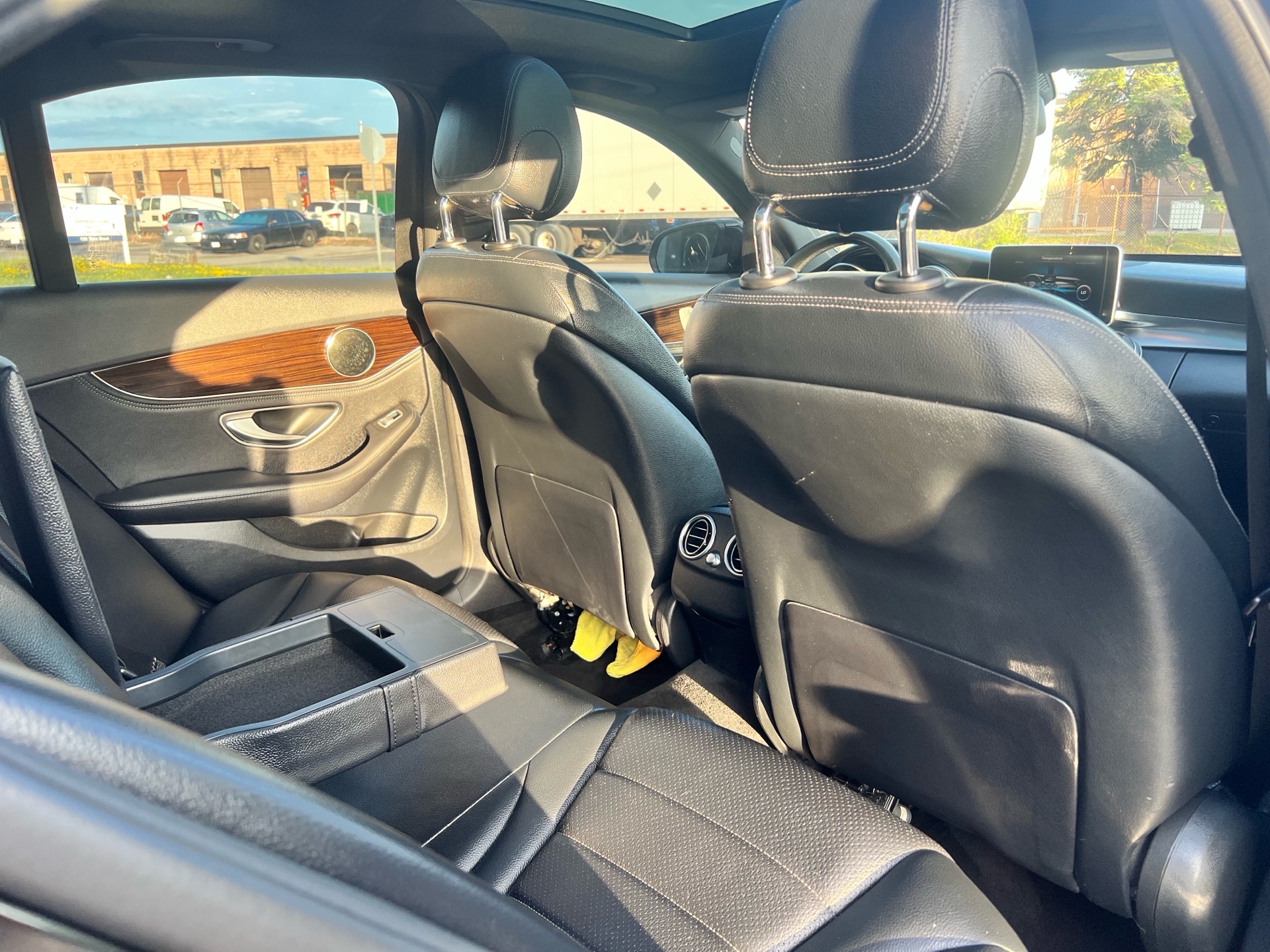 /autocainc/2015-Mercedes-Benz-C-Class-8642612428136487.jpg