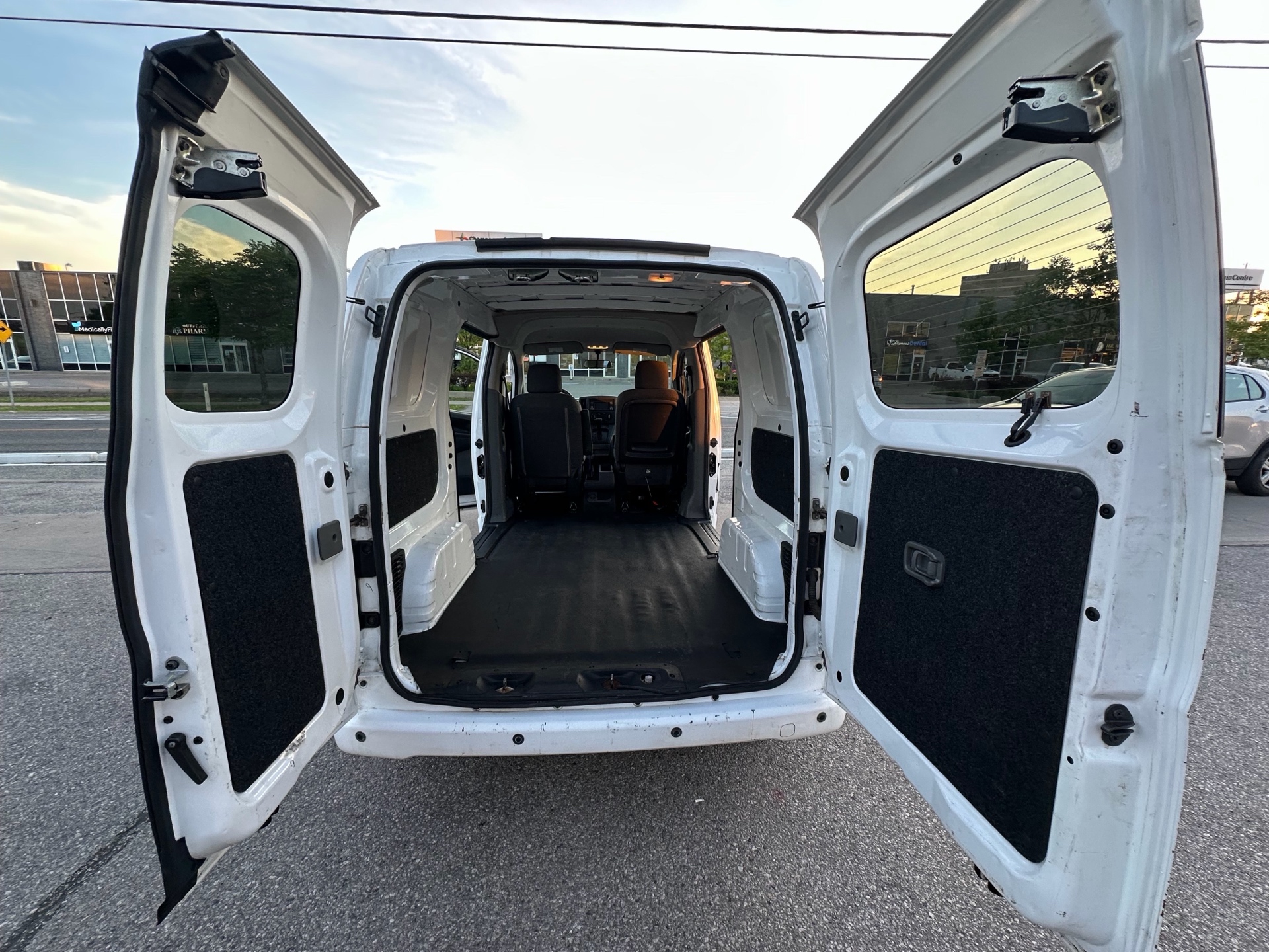 /autocainc/2015-Nissan-NV200-023947788037813833.jpg