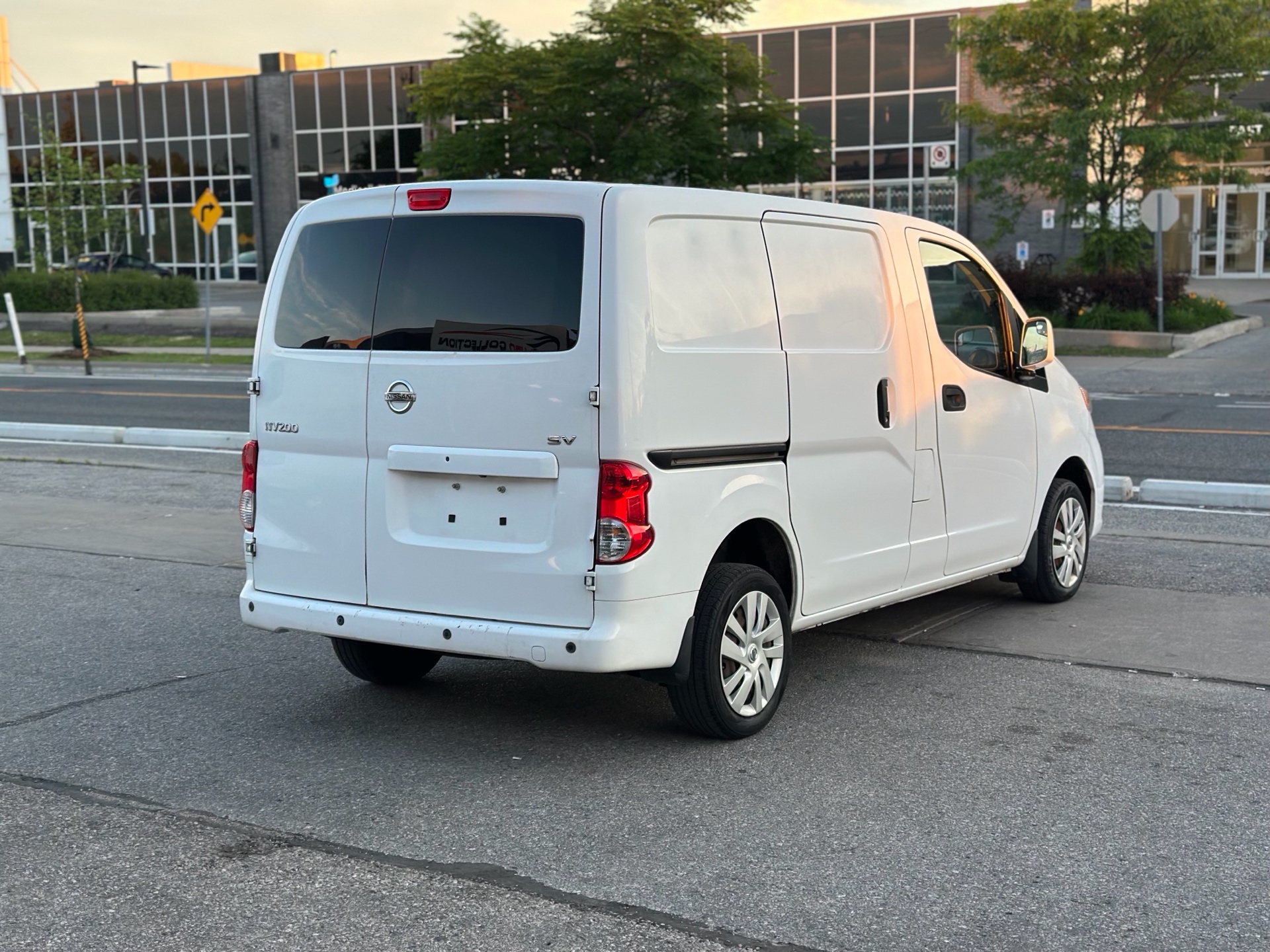 /autocainc/2015-Nissan-NV200-8138463230440975.jpg