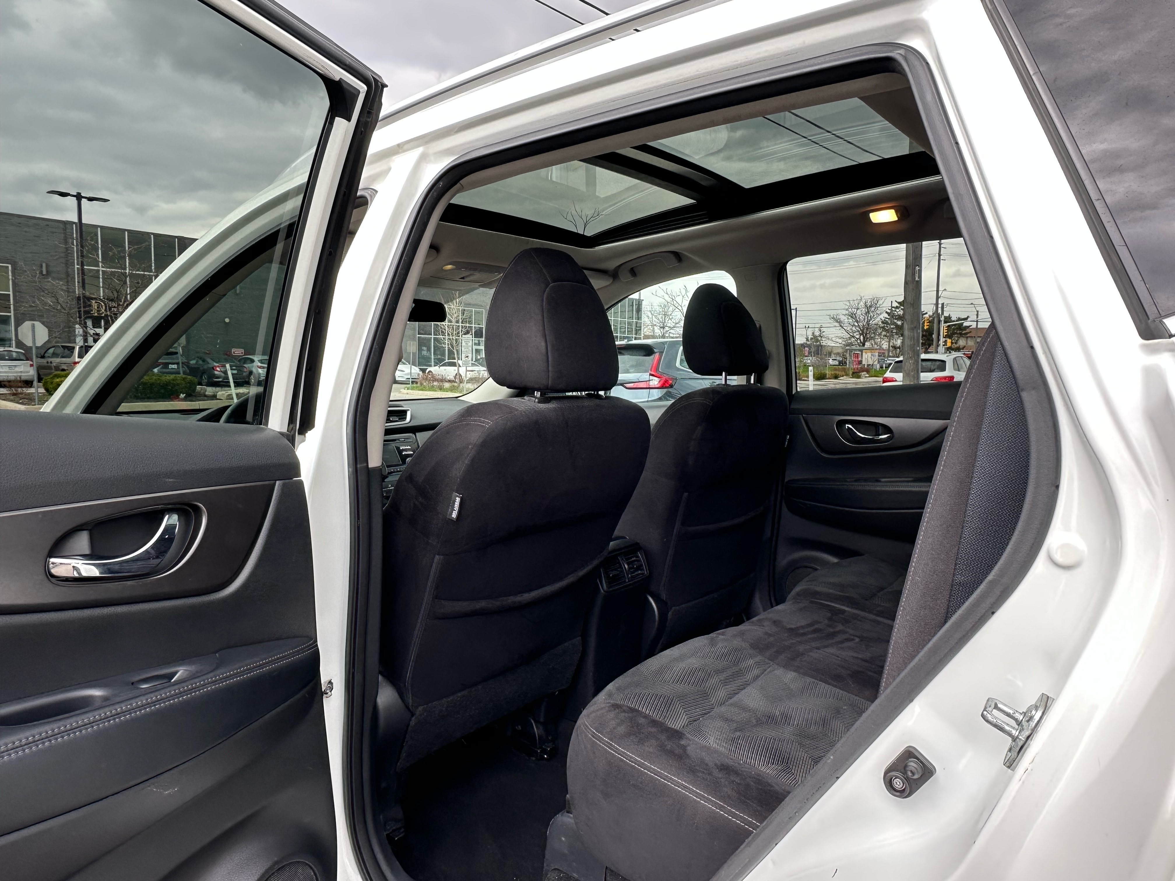 /autocainc/2015-Nissan-Rogue-036732862462545146.jpg