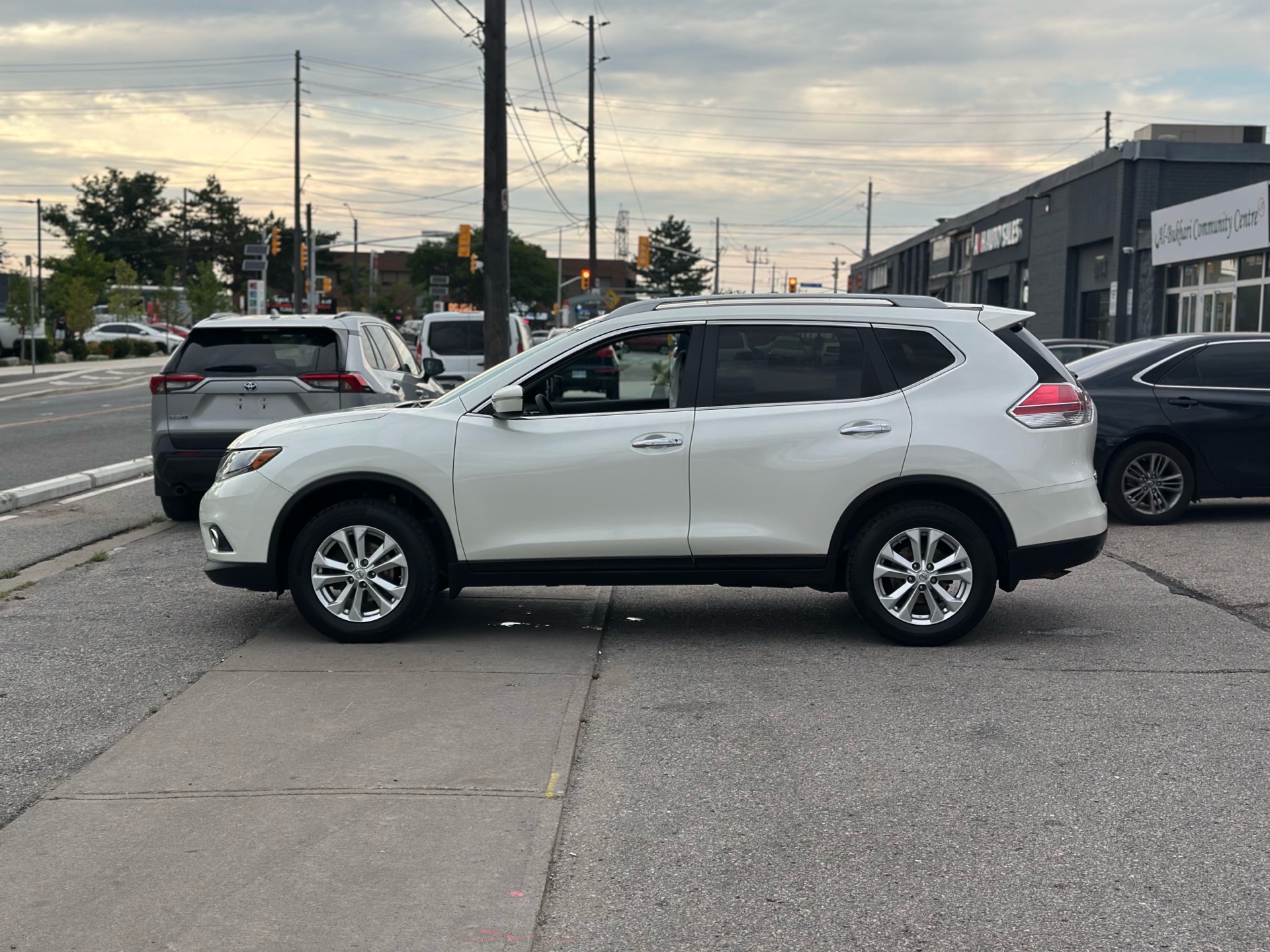 /autocainc/2015-Nissan-Rogue-39121612217466195.jpg