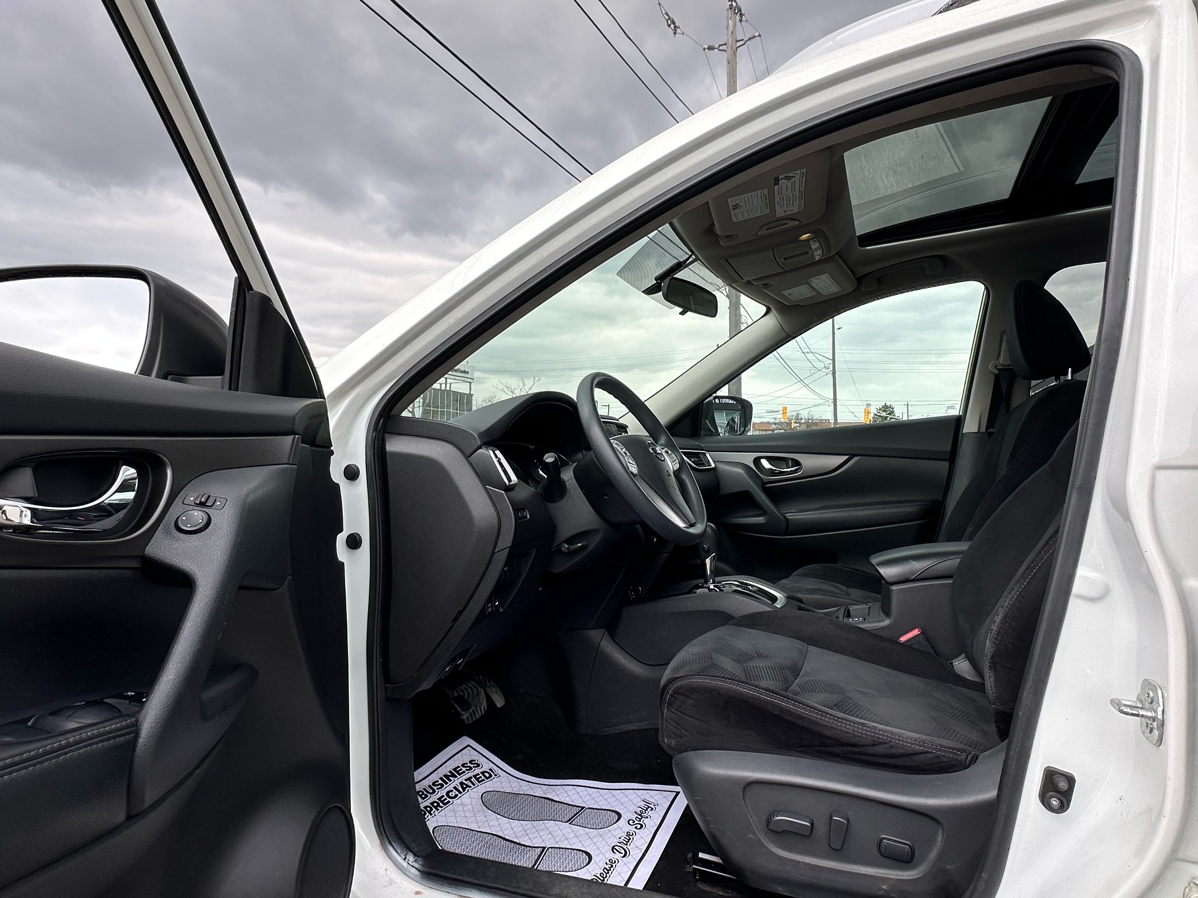 /autocainc/2015-Nissan-Rogue-9305743850215211.jpg