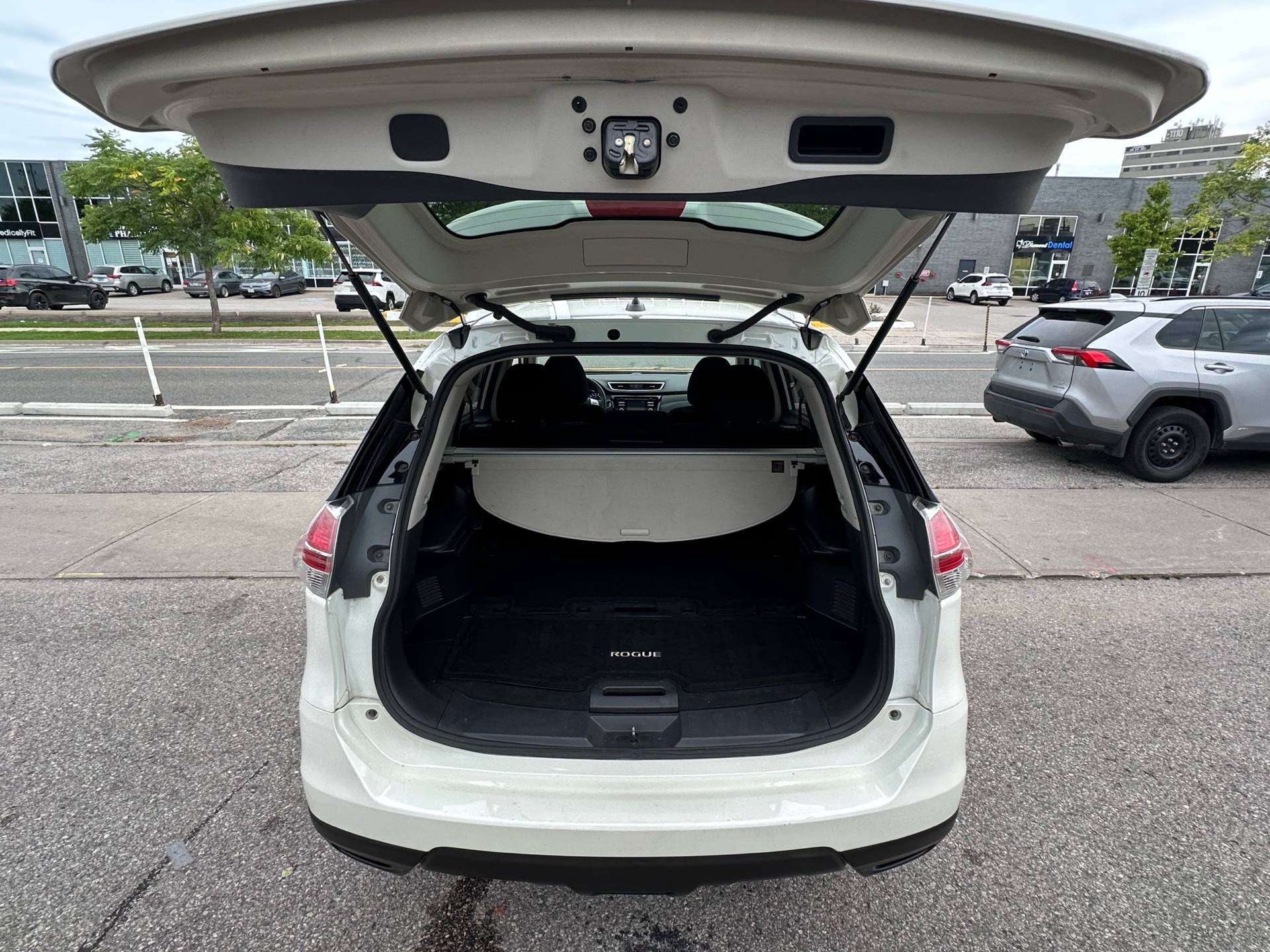 /autocainc/2015-Nissan-Rogue-9928094882358511.jpg