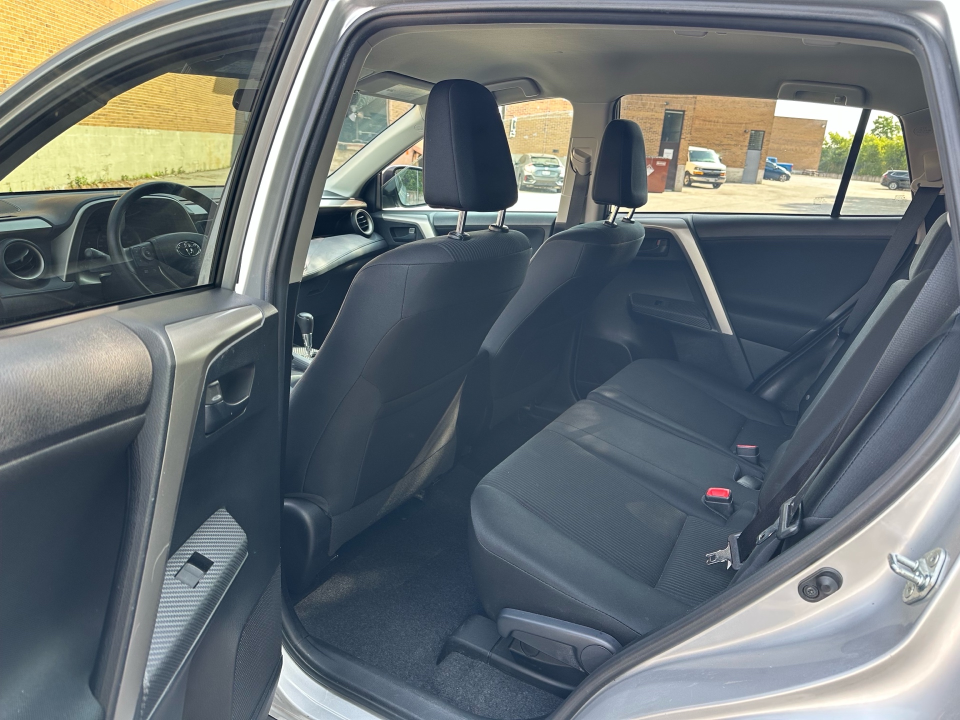 /autocainc/2015-Toyota-RAV4-0879111407610722.jpg