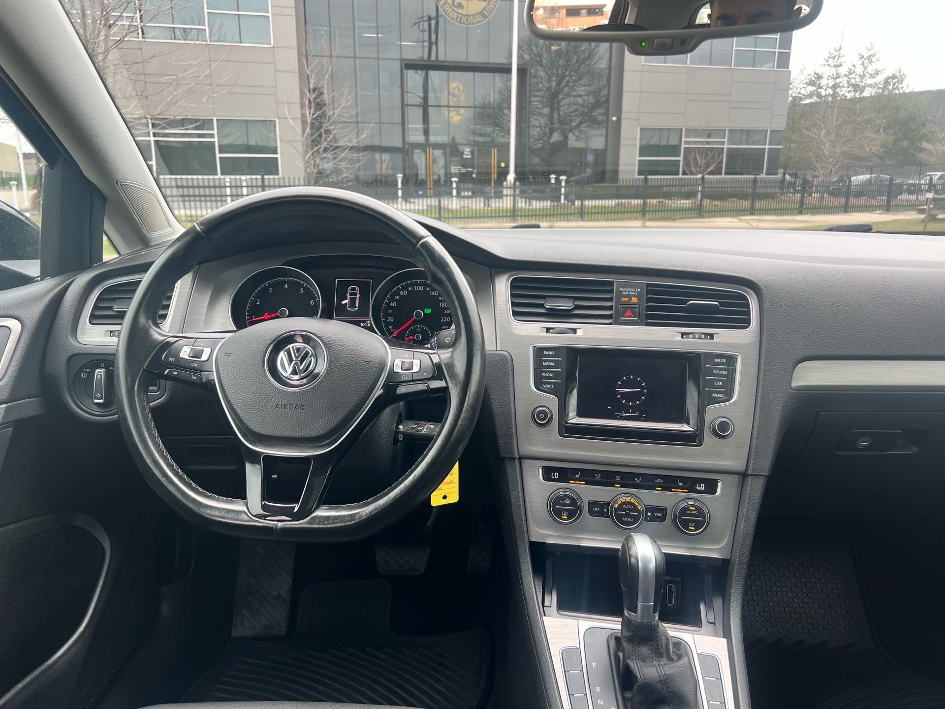 /autocainc/2015-Volkswagen-Golf-897961206648614.jpg