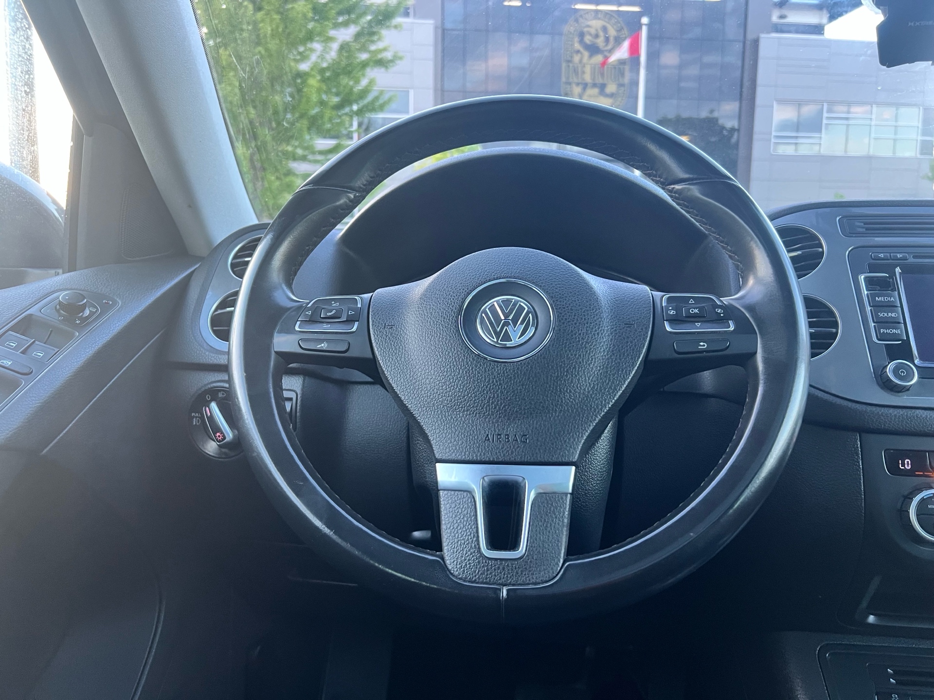 /autocainc/2015-Volkswagen-Tiguan-0863362364101179.jpg