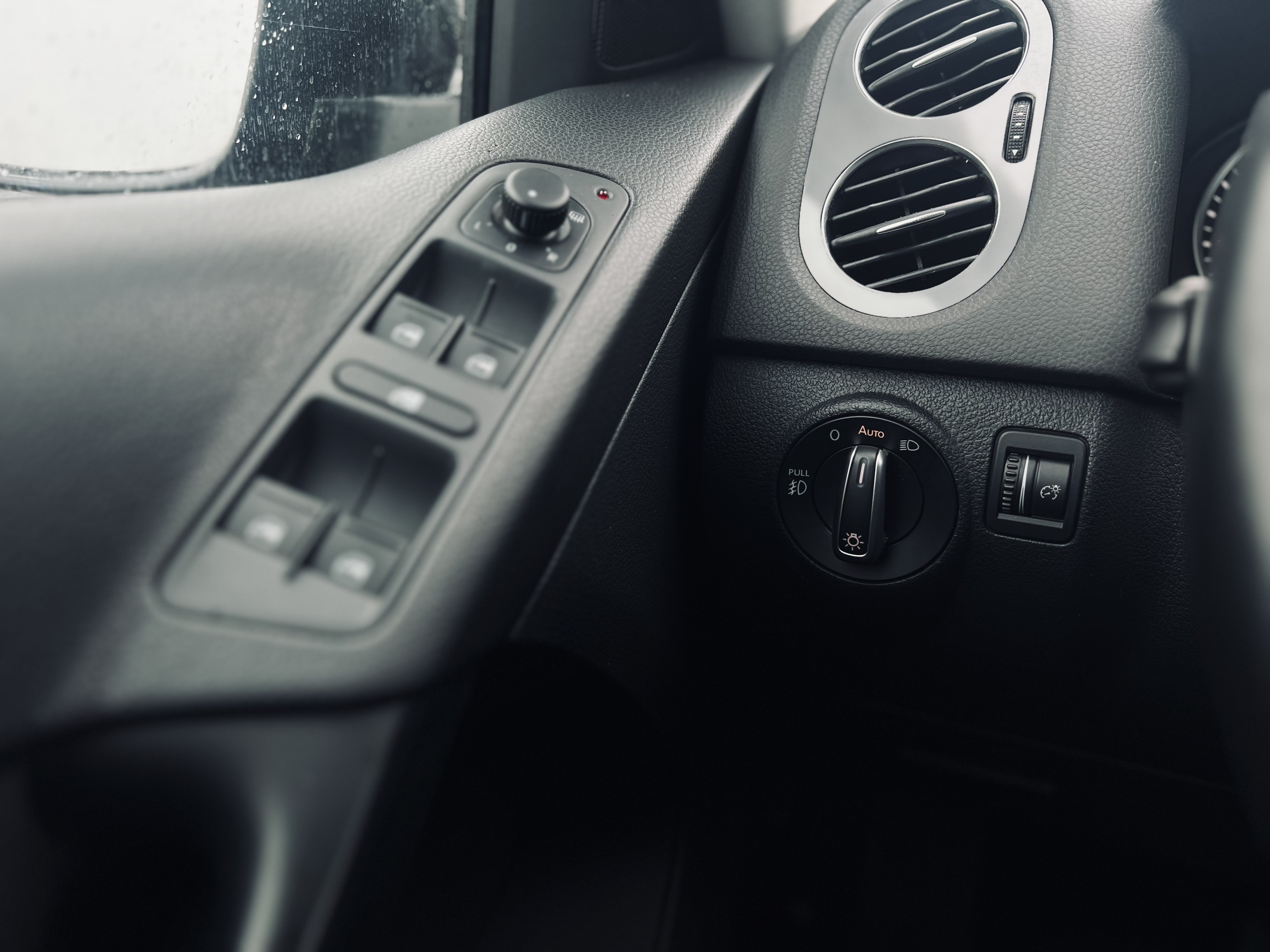 /autocainc/2015-Volkswagen-Tiguan-13763976288414637.jpg