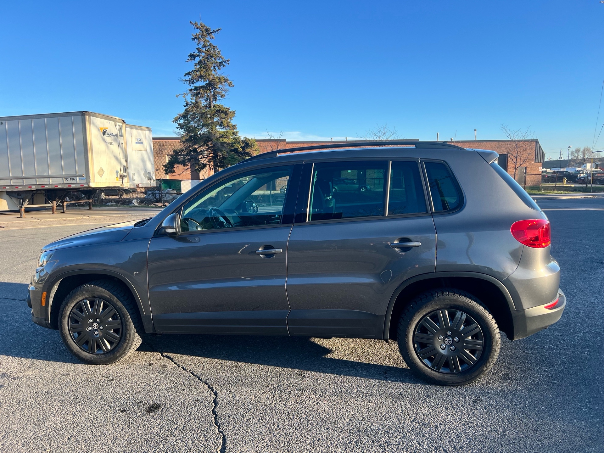 /autocainc/2015-Volkswagen-Tiguan-21606127404082787.jpg