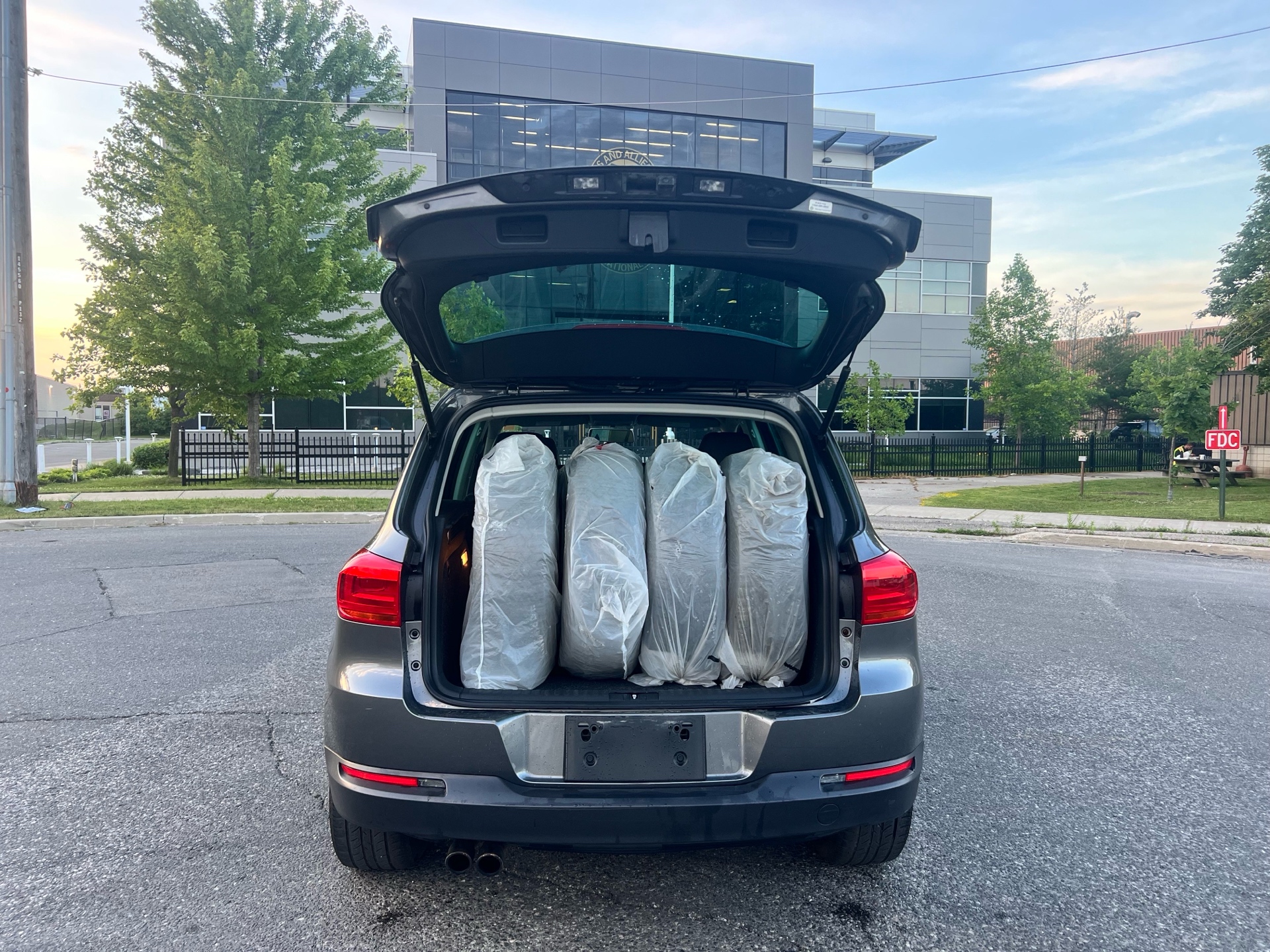 /autocainc/2015-Volkswagen-Tiguan-2266036477825879.jpg
