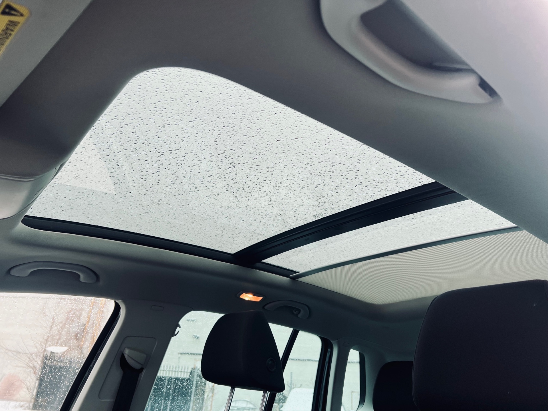 /autocainc/2015-Volkswagen-Tiguan-26209252788626114.jpg