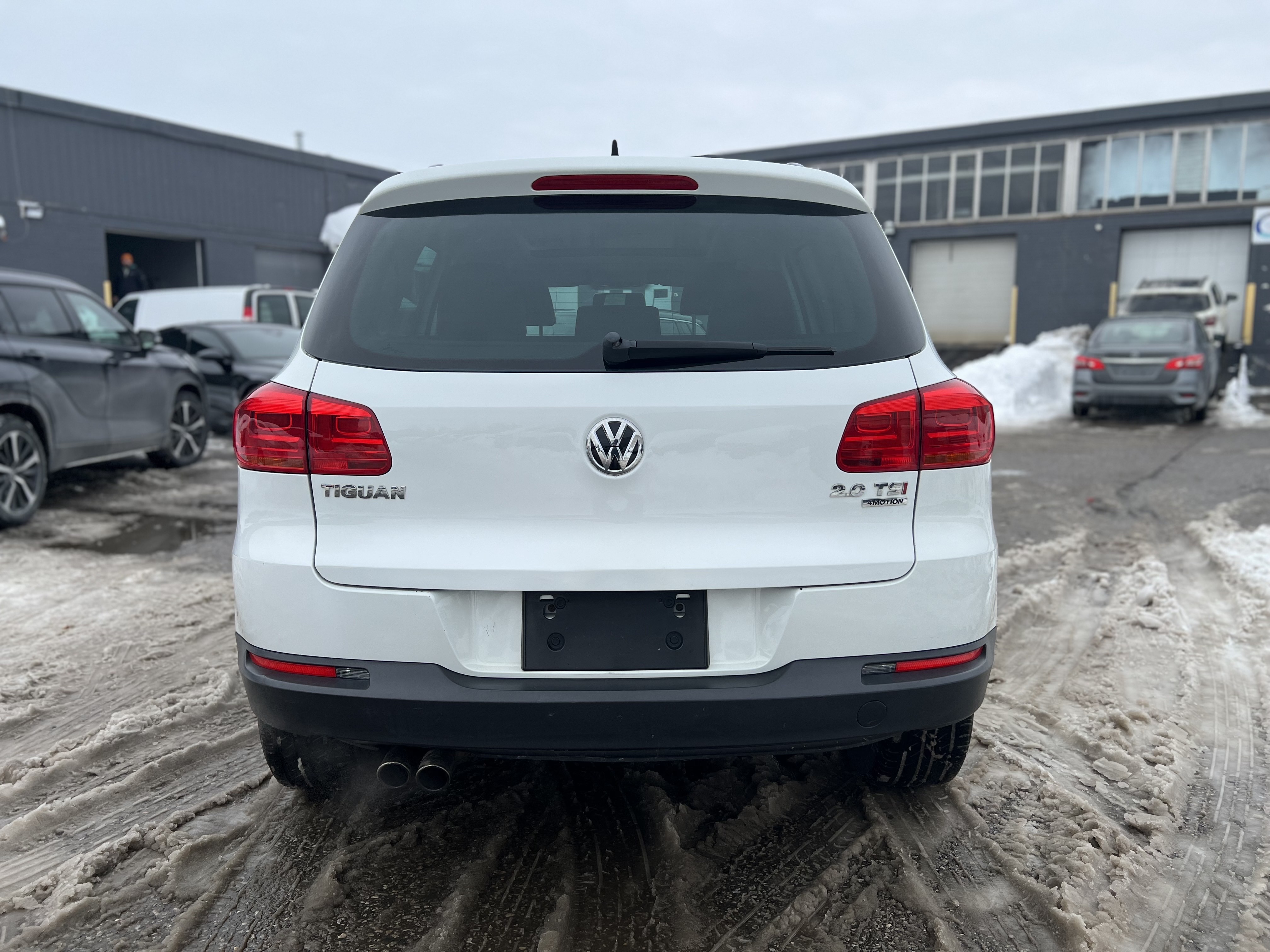 /autocainc/2015-Volkswagen-Tiguan-3109436316434877.jpg