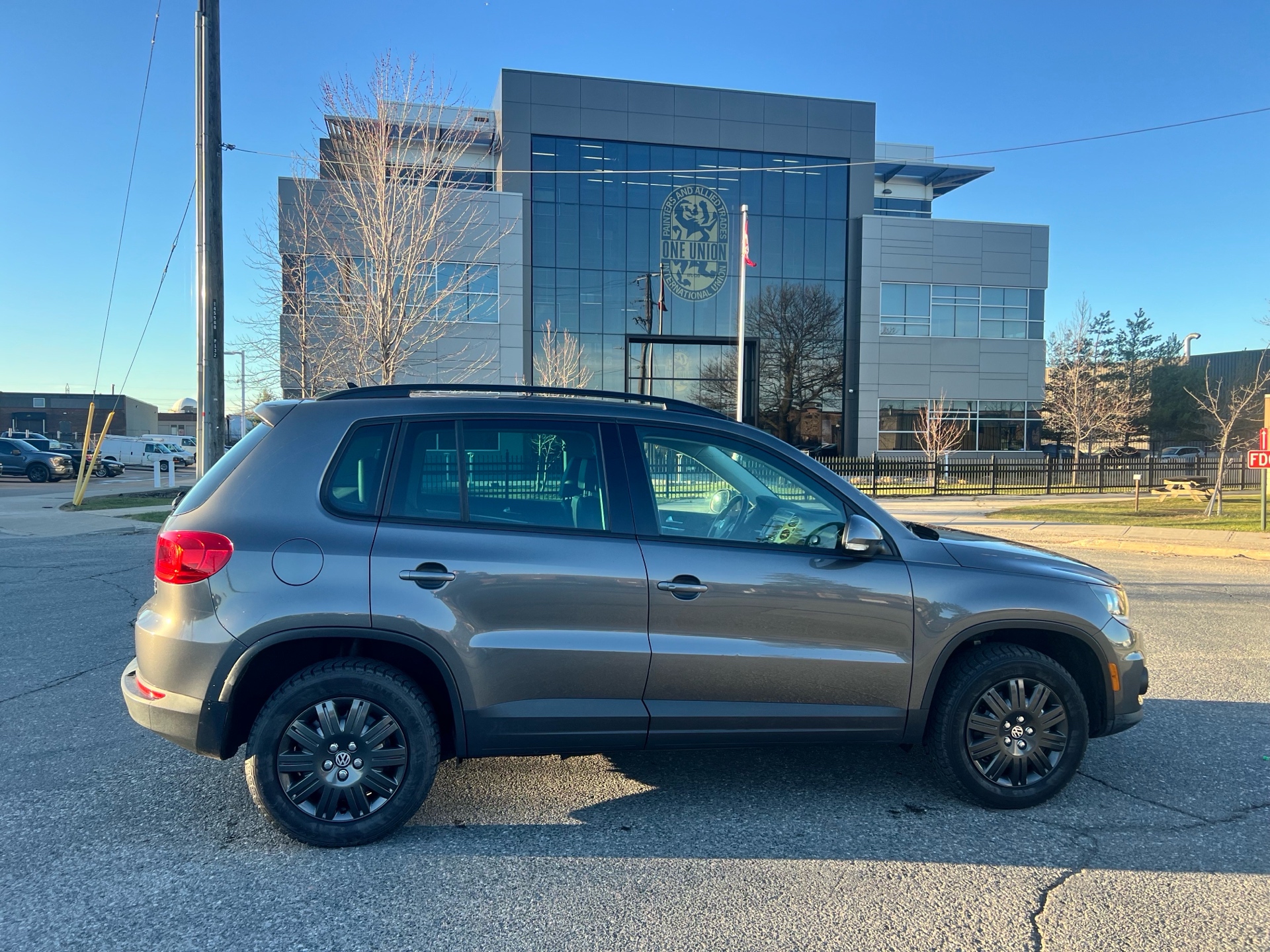 /autocainc/2015-Volkswagen-Tiguan-5165128241777985.jpg