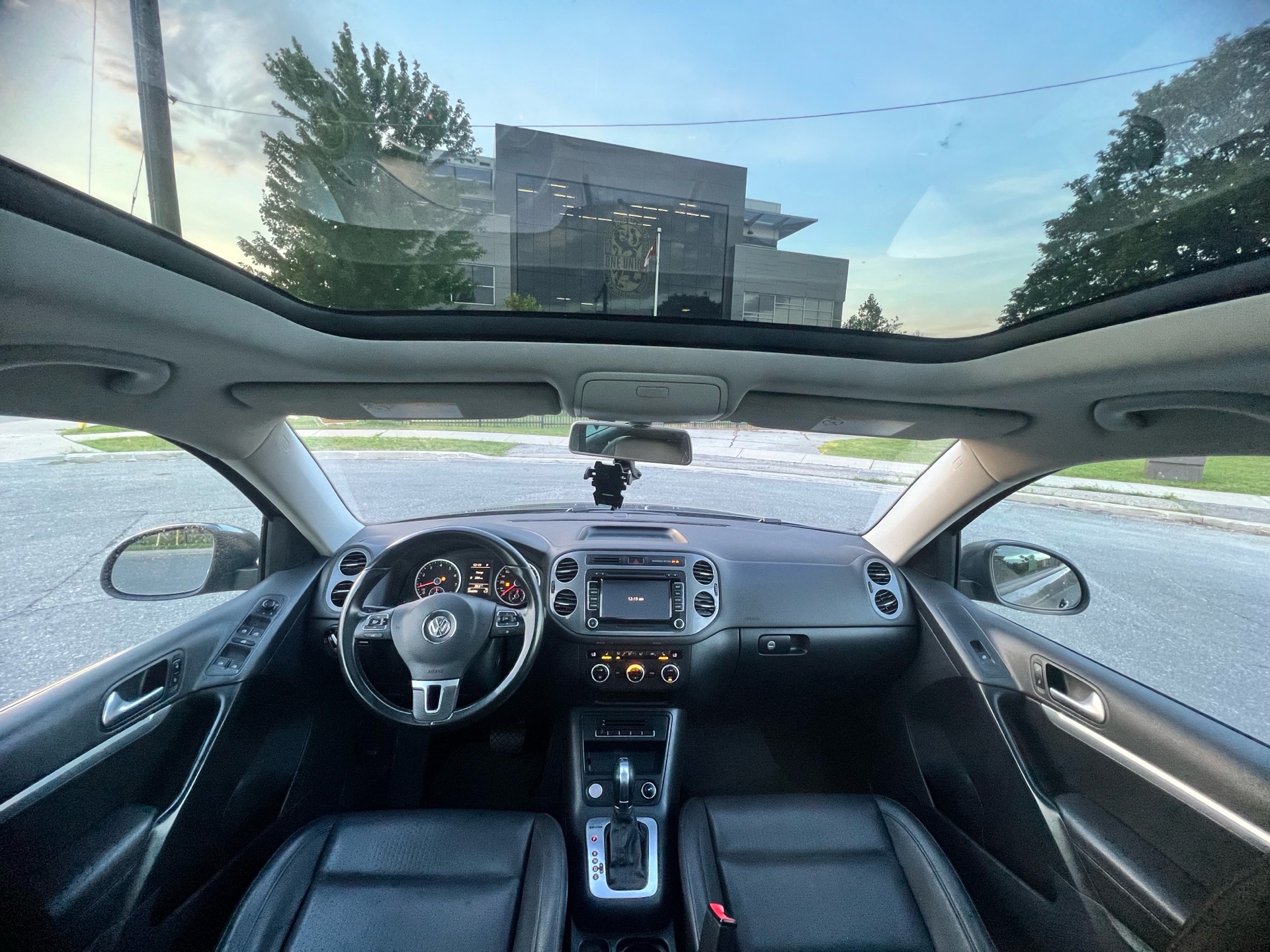 /autocainc/2015-Volkswagen-Tiguan-6421605042624459.jpg