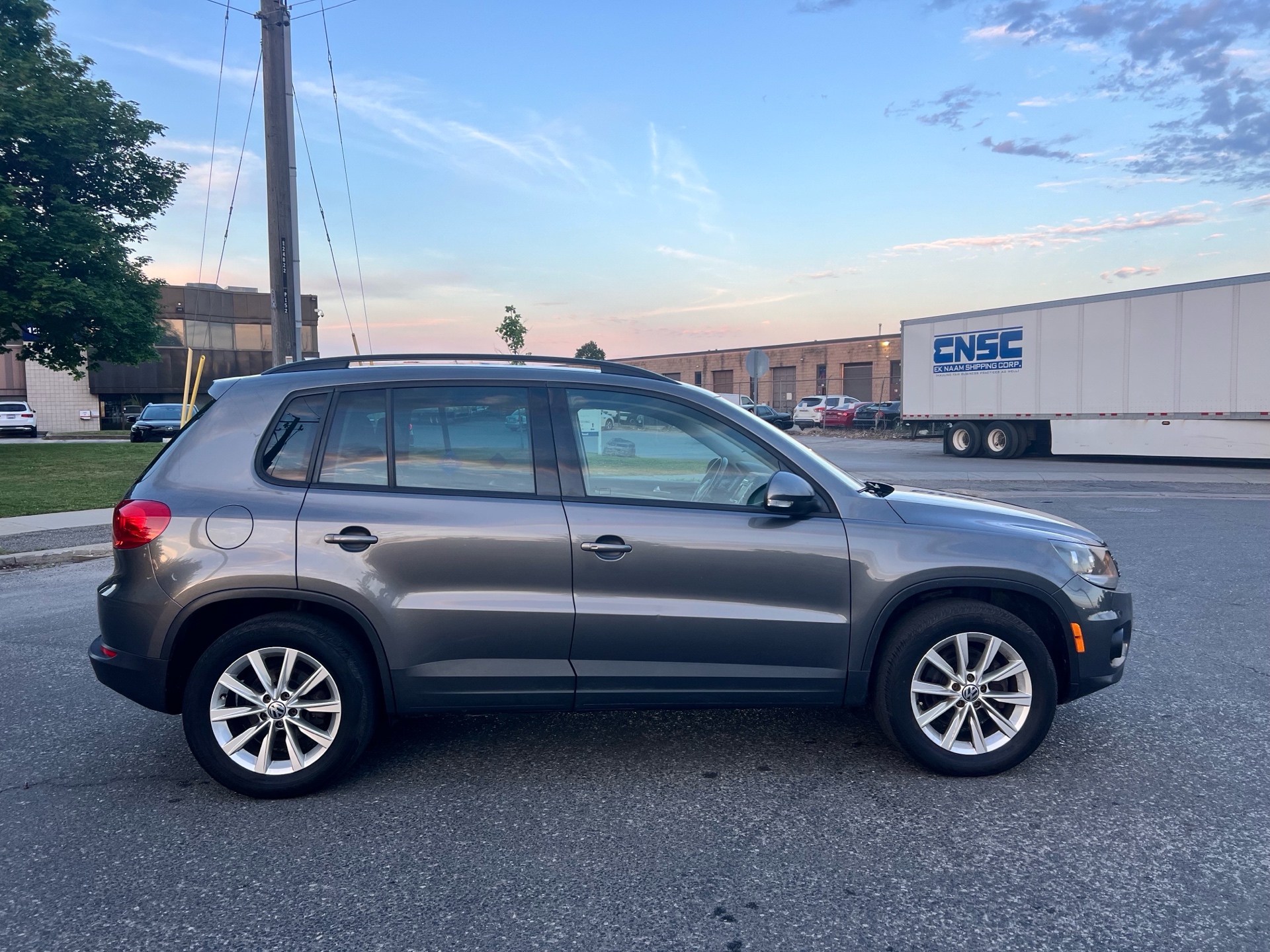 /autocainc/2015-Volkswagen-Tiguan-7425012678791907.jpg