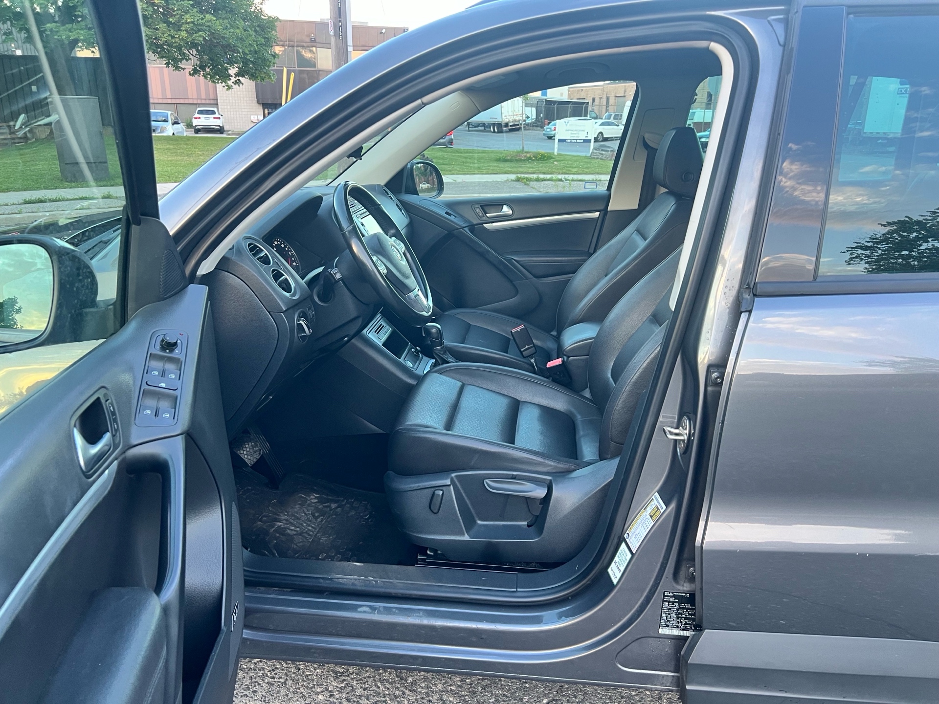 /autocainc/2015-Volkswagen-Tiguan-7678028494954952.jpg