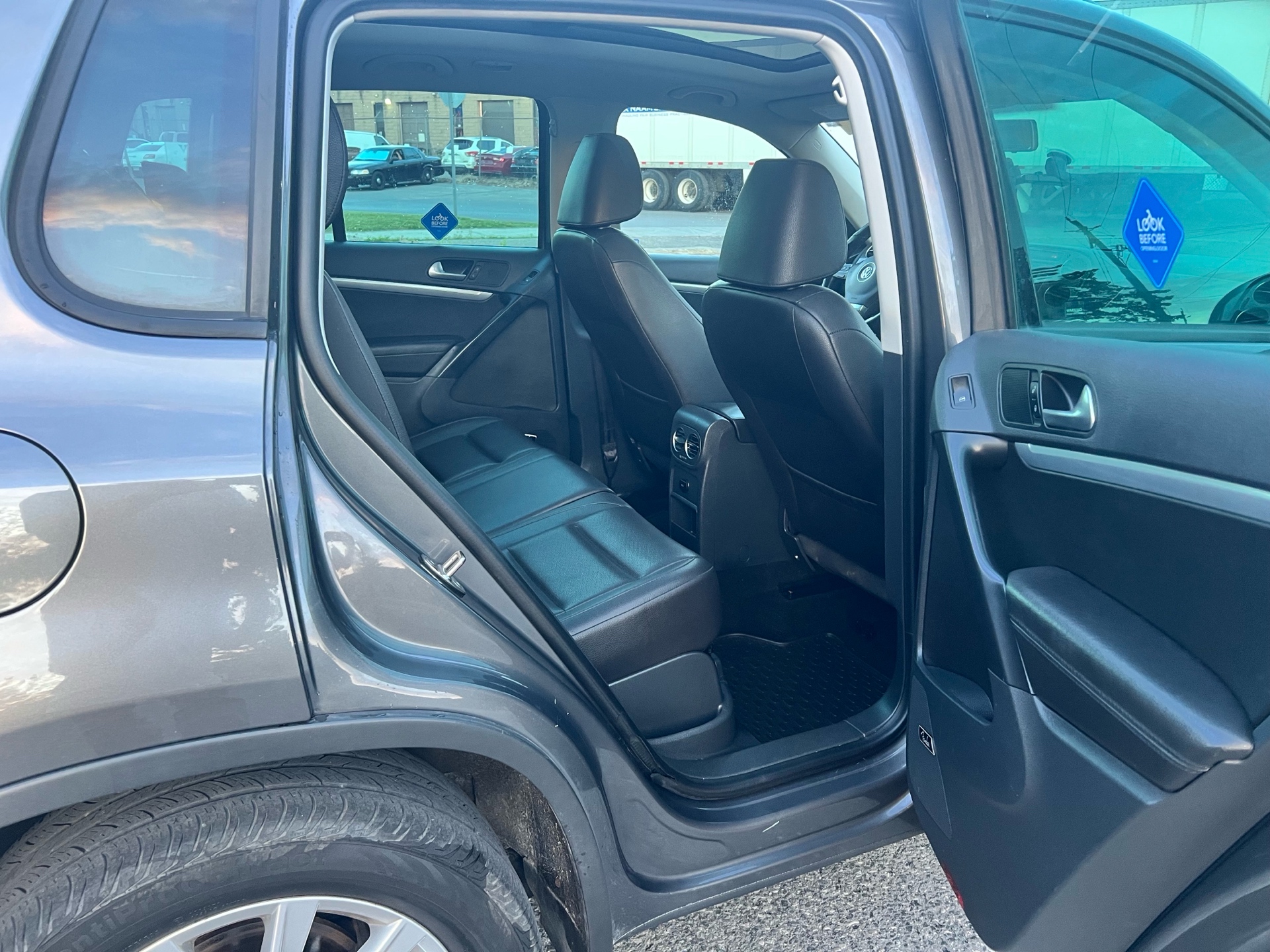 /autocainc/2015-Volkswagen-Tiguan-8007224999447895.jpg