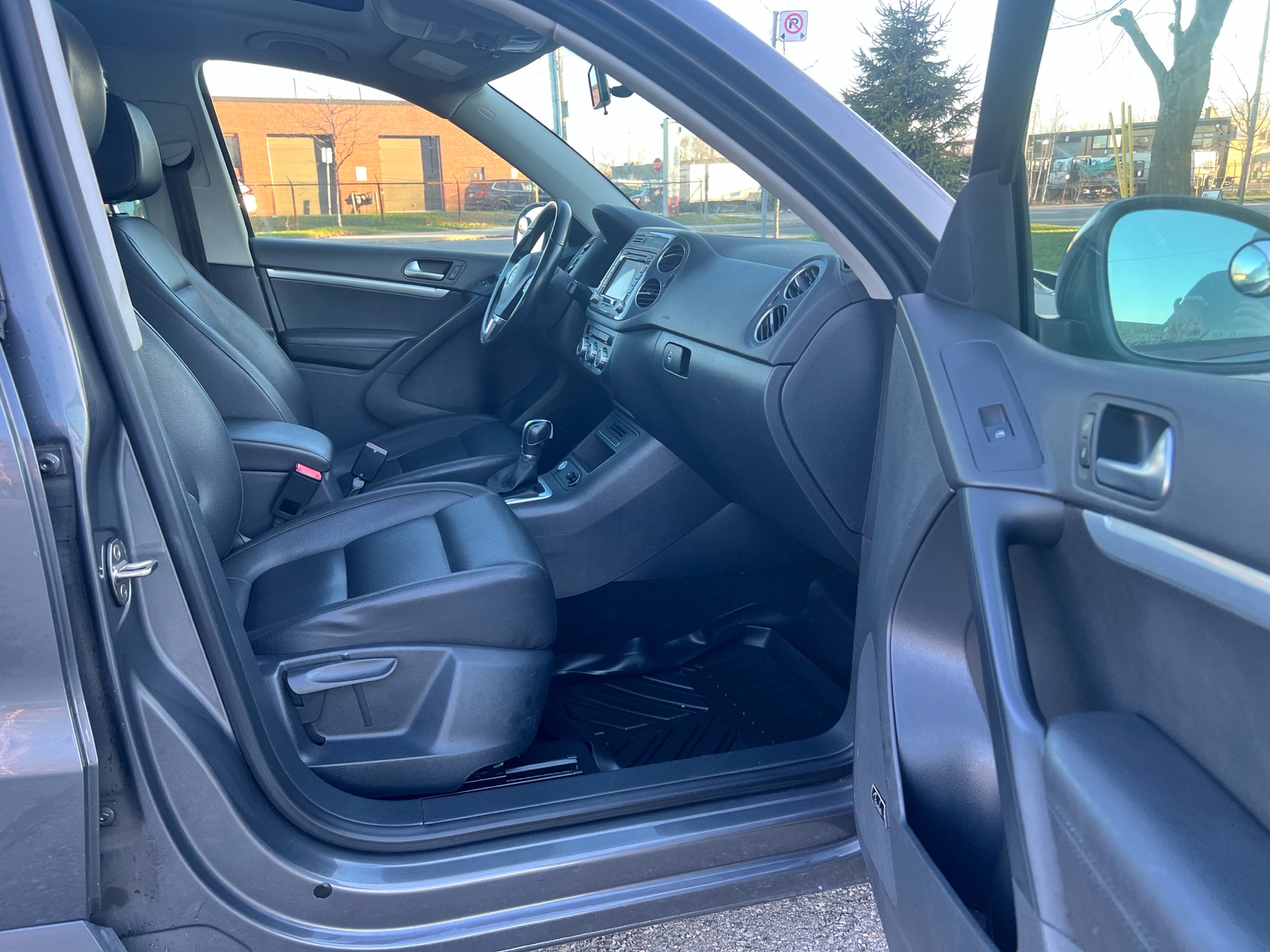 /autocainc/2015-Volkswagen-Tiguan-8295804252507084.jpg
