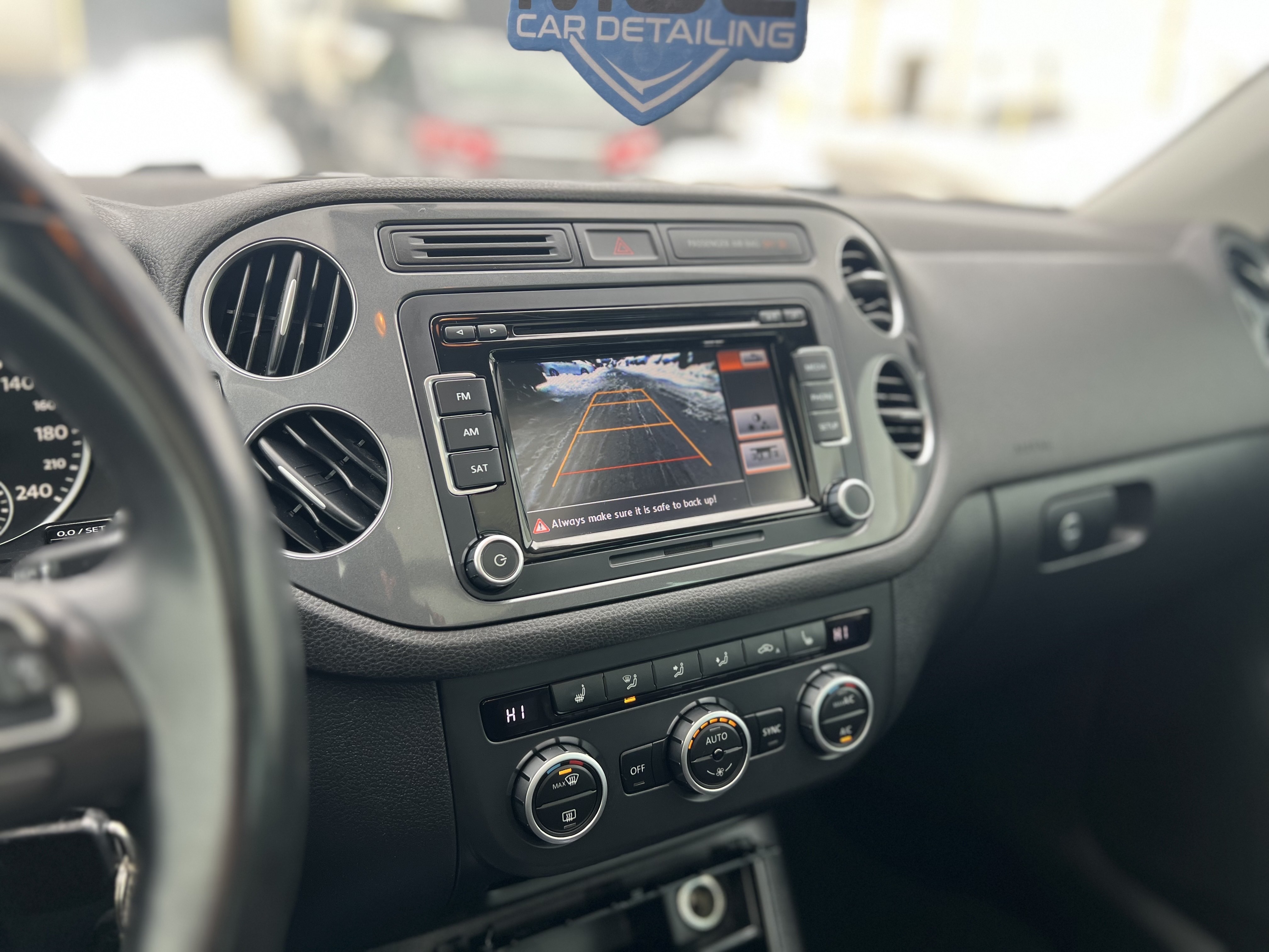 /autocainc/2015-Volkswagen-Tiguan-9448840734247217.jpg