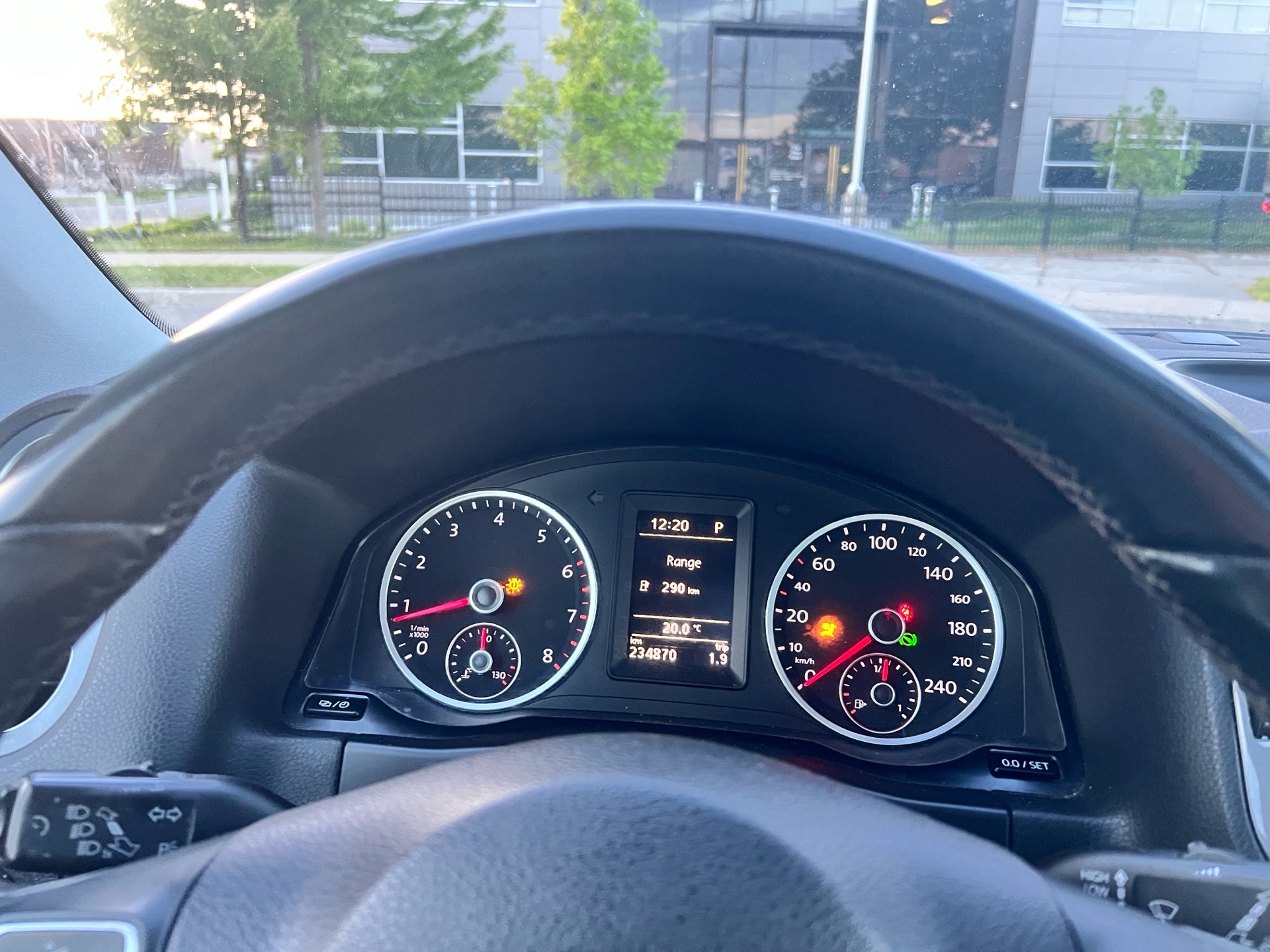 /autocainc/2015-Volkswagen-Tiguan-9696538656022253.jpg