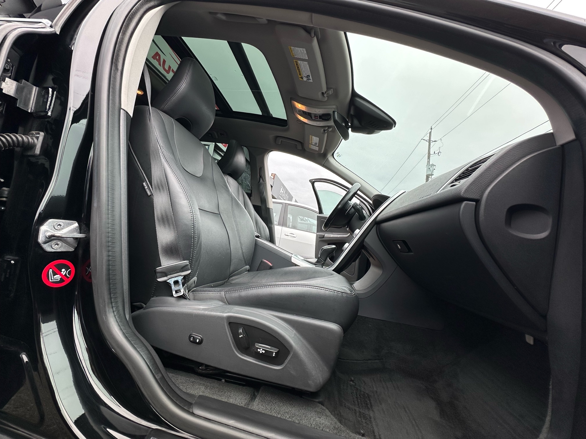 /autocainc/2015-Volvo-XC60-13062393792572102.jpg