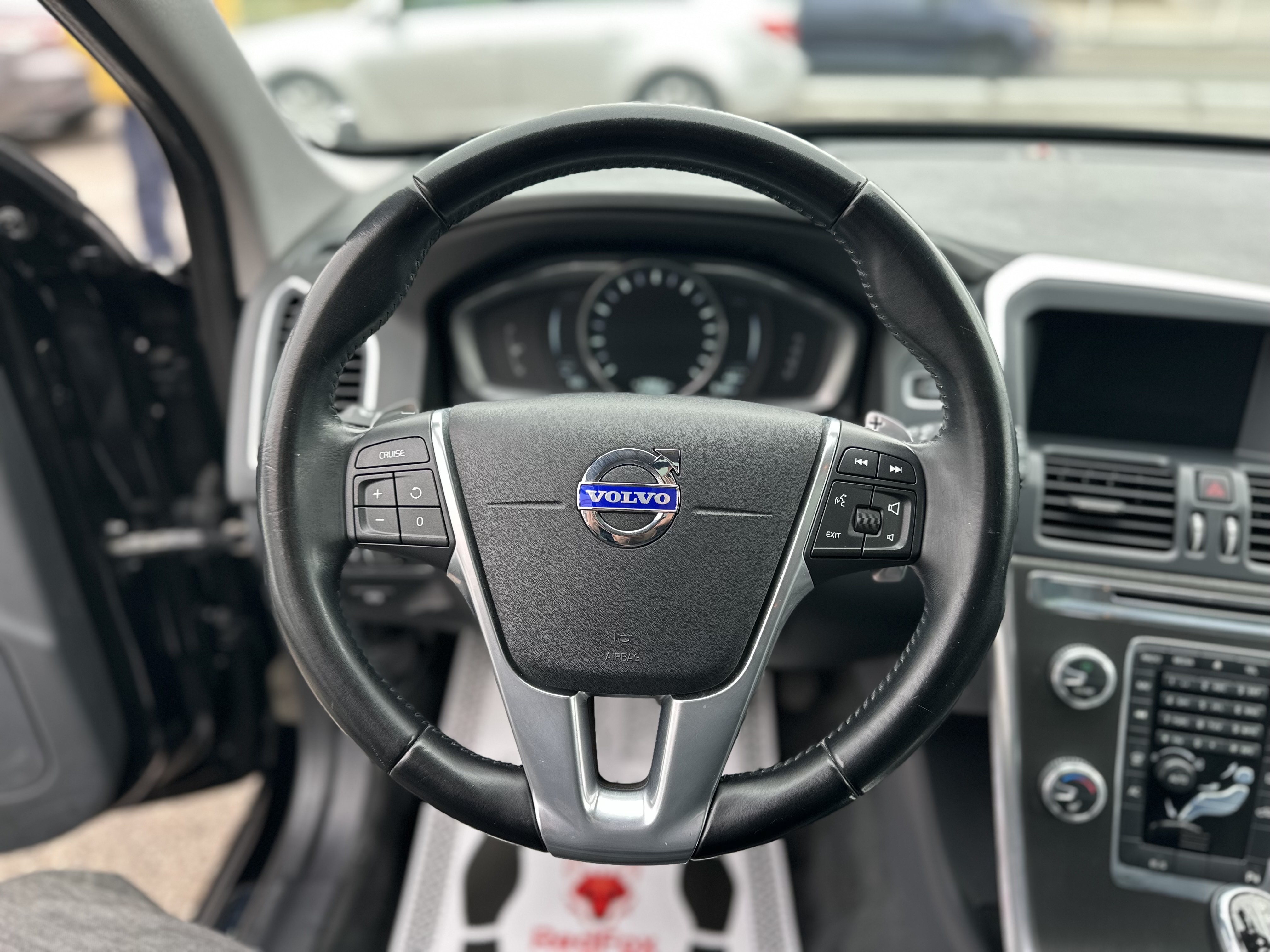 /autocainc/2015-Volvo-XC60-1499791645210946.jpg