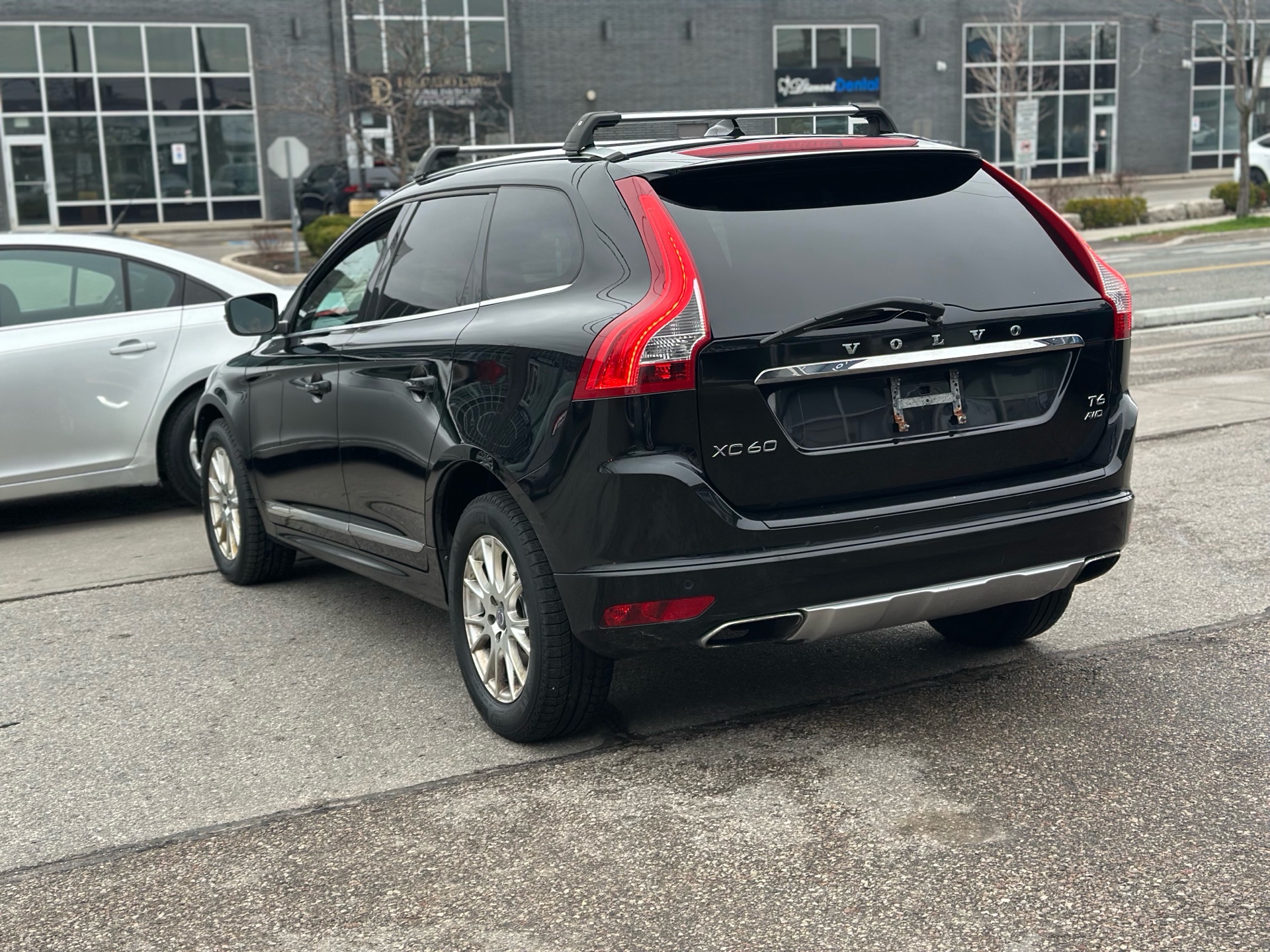 /autocainc/2015-Volvo-XC60-1939281619417732.jpg