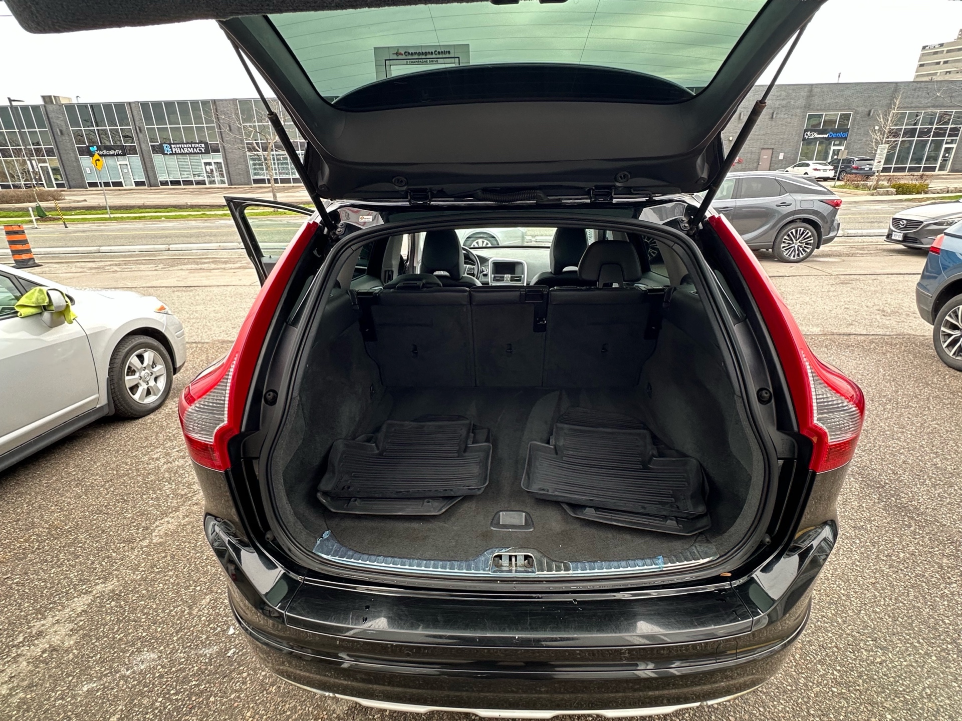 /autocainc/2015-Volvo-XC60-2551691325921914.jpg