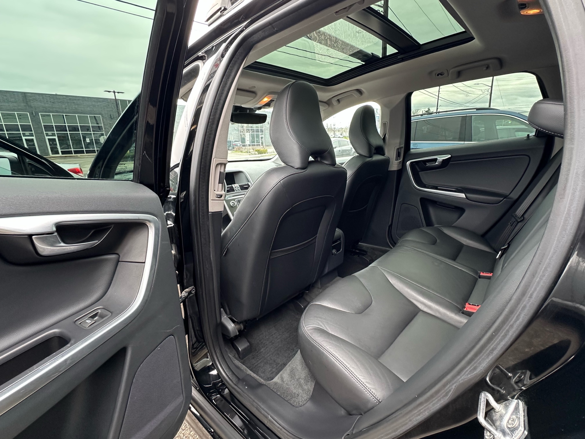 /autocainc/2015-Volvo-XC60-32650054599921274.jpg
