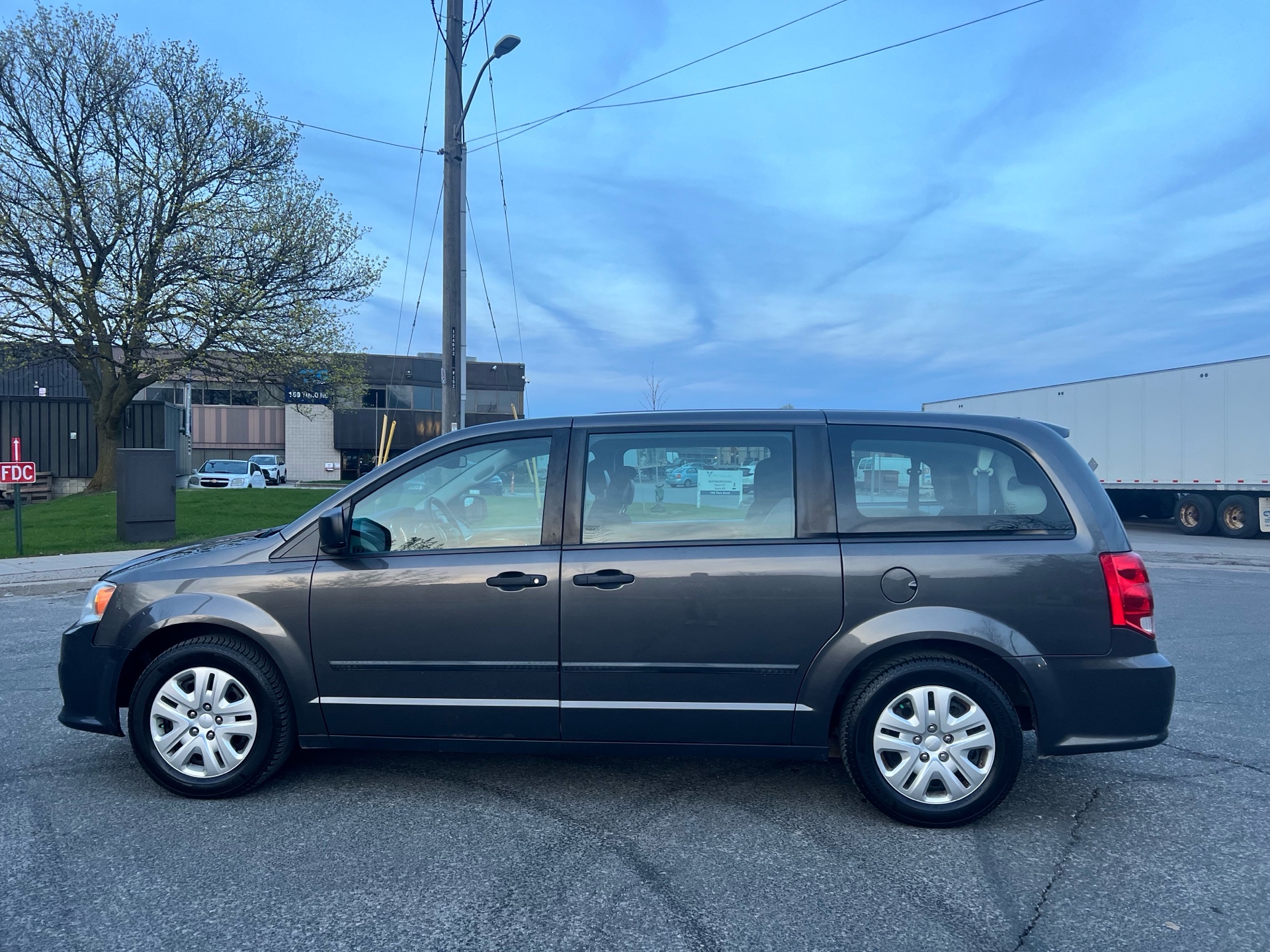 /autocainc/2016-Dodge-GrandCaravan-16003254583152082.jpg