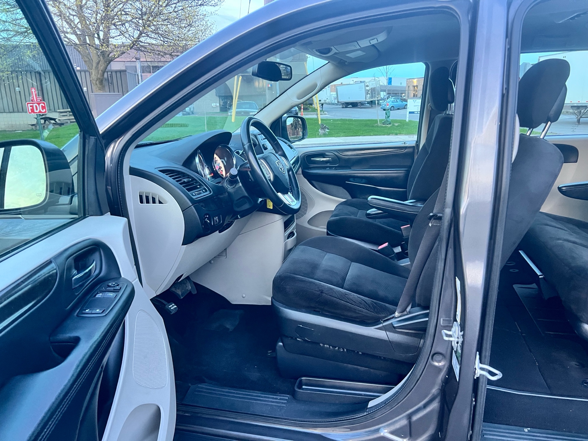 /autocainc/2016-Dodge-GrandCaravan-19072201144689283.jpg