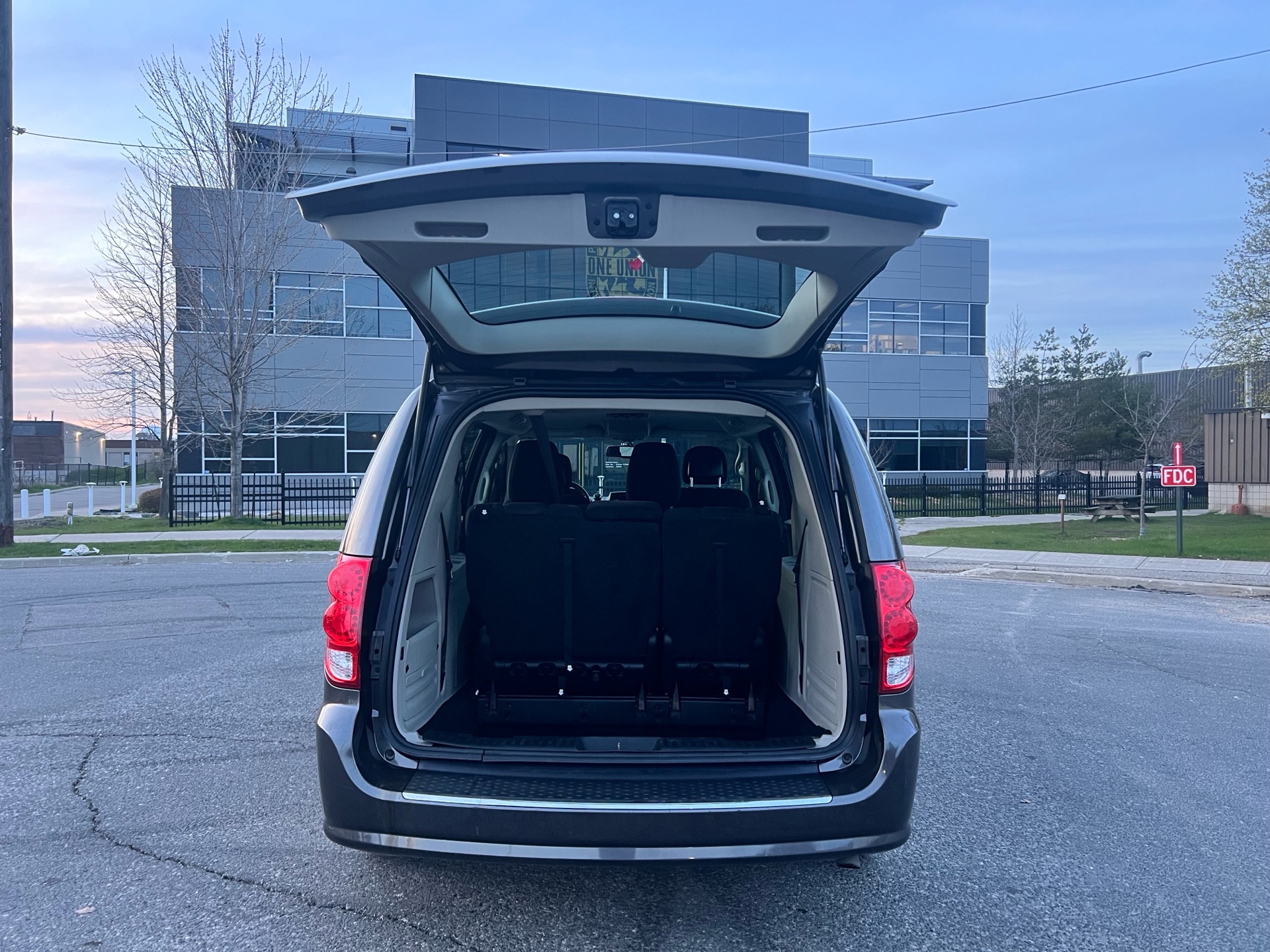 /autocainc/2016-Dodge-GrandCaravan-2082053815116296.jpg